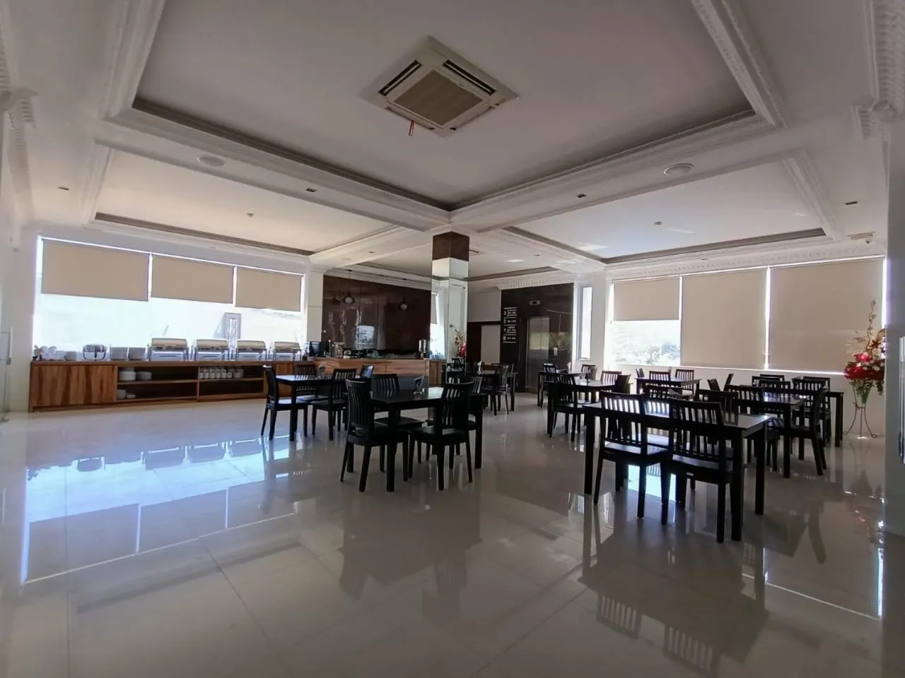 Restaurant/places to eat in Front One Green Boutique Hotel Abepura