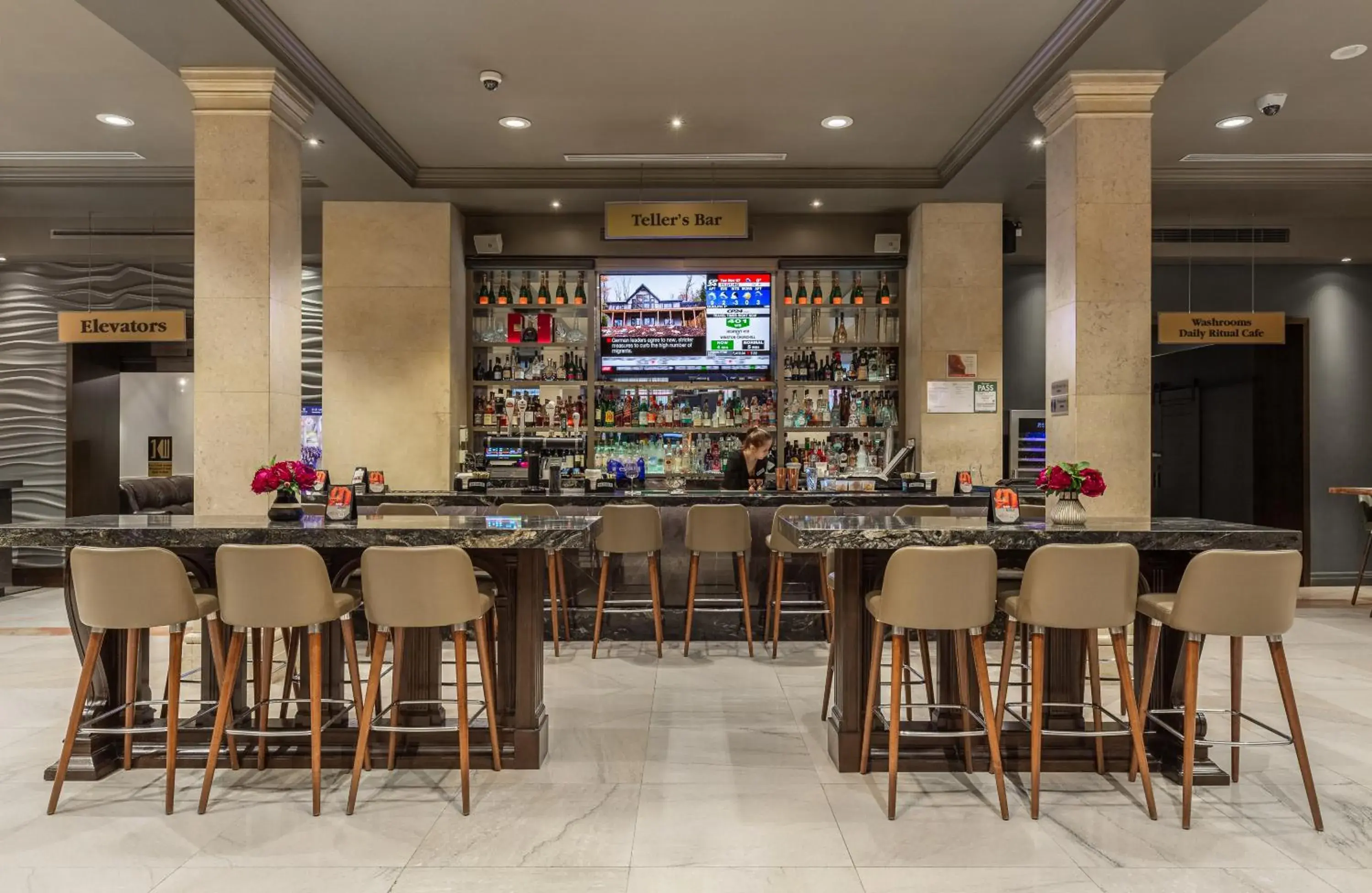 Restaurant/places to eat in One King West Hotel and Residence Restaurant/places to eat in One King West Hotel and Residence