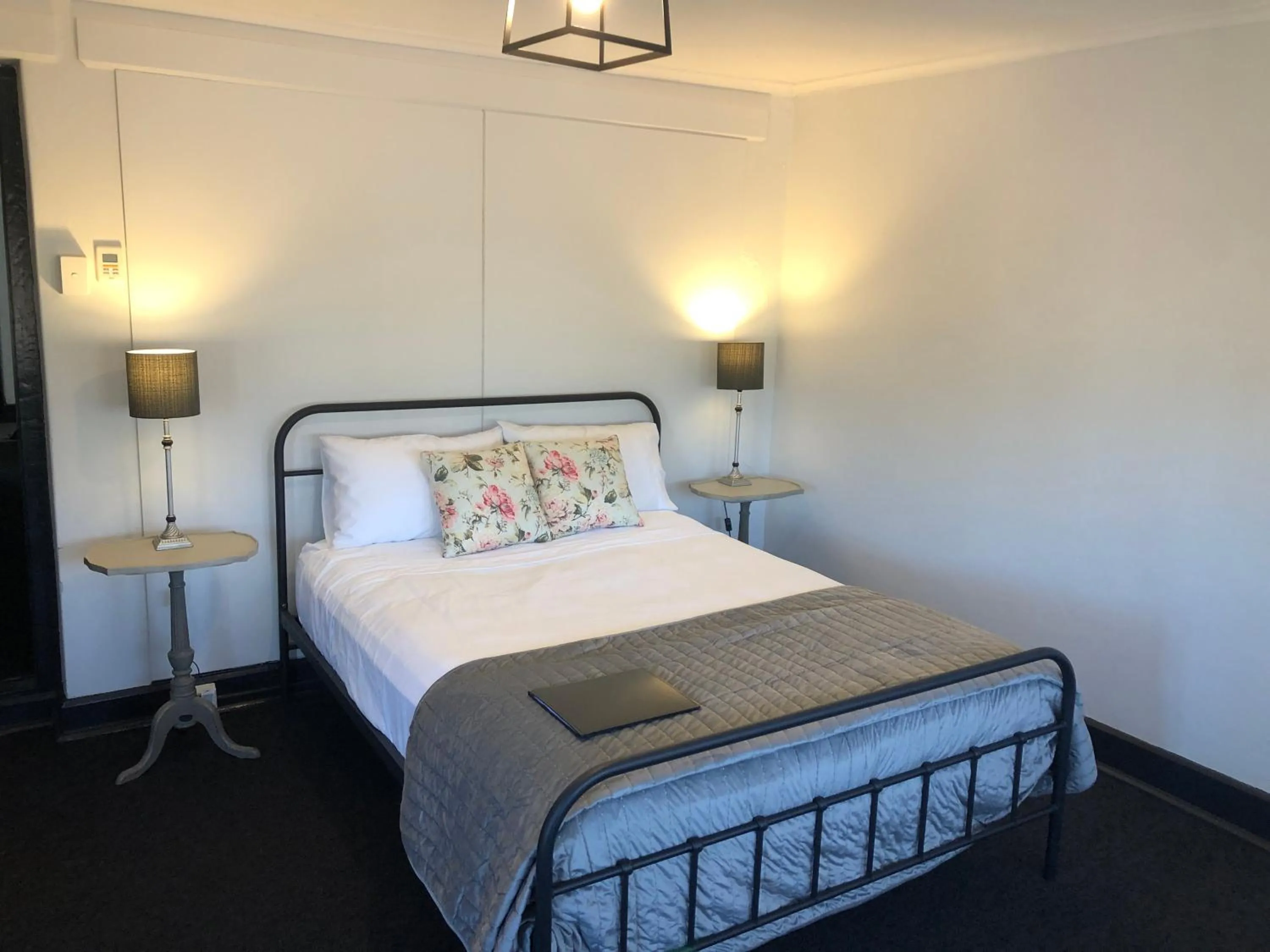 Bedroom, Bed in Toodyay Manor