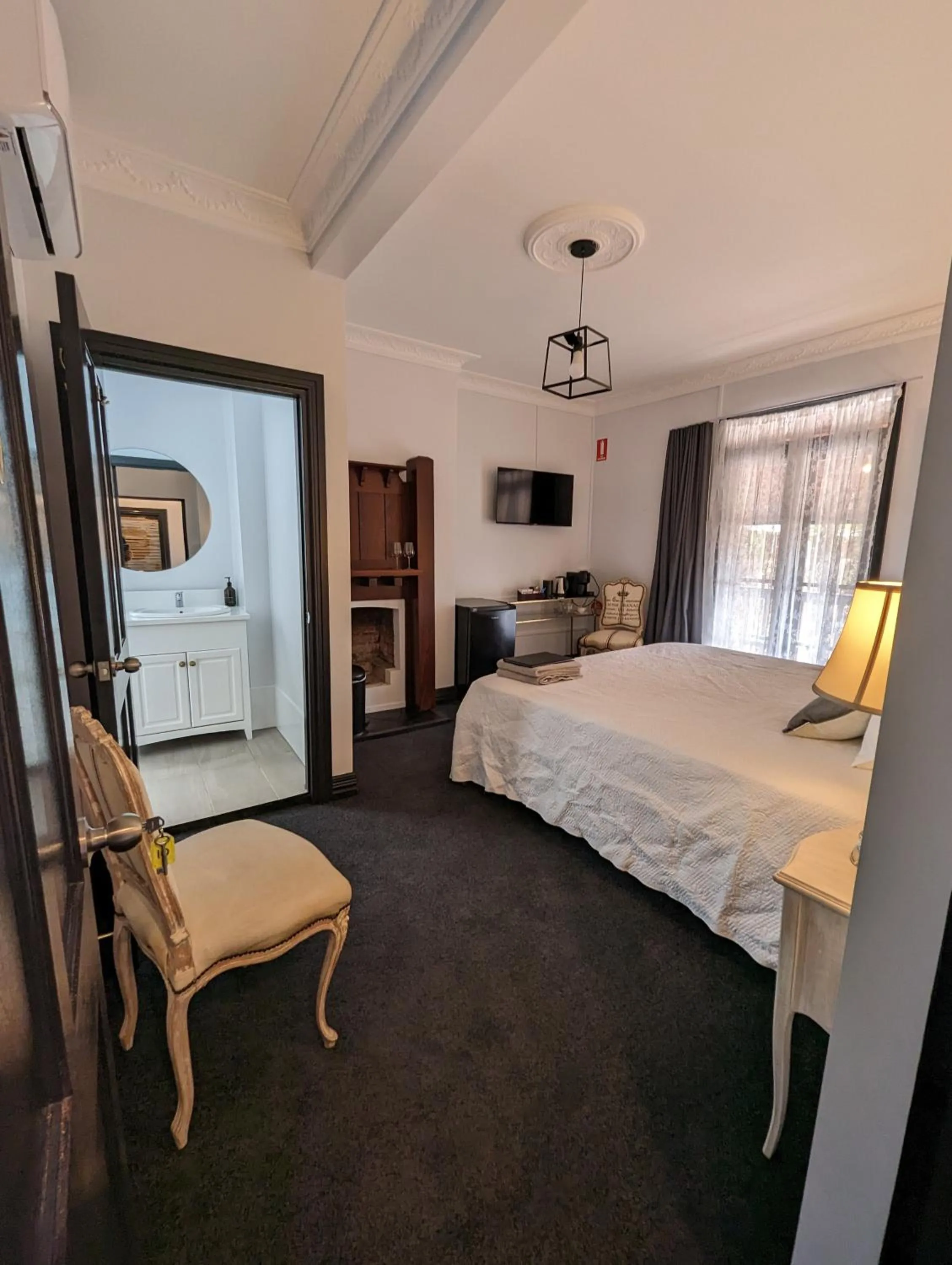 Photo of the whole room in Toodyay Manor
