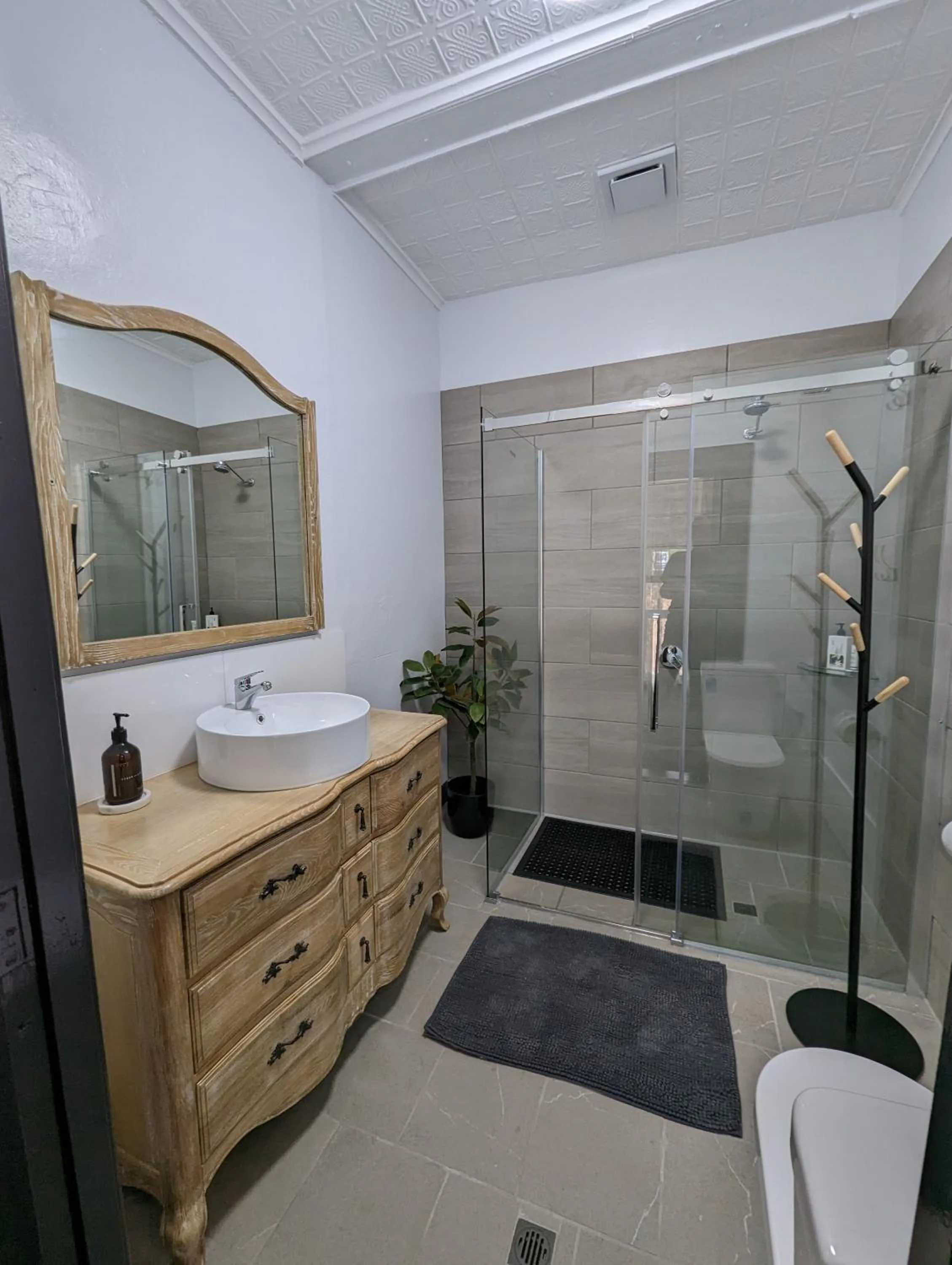 Bathroom in Toodyay Manor
