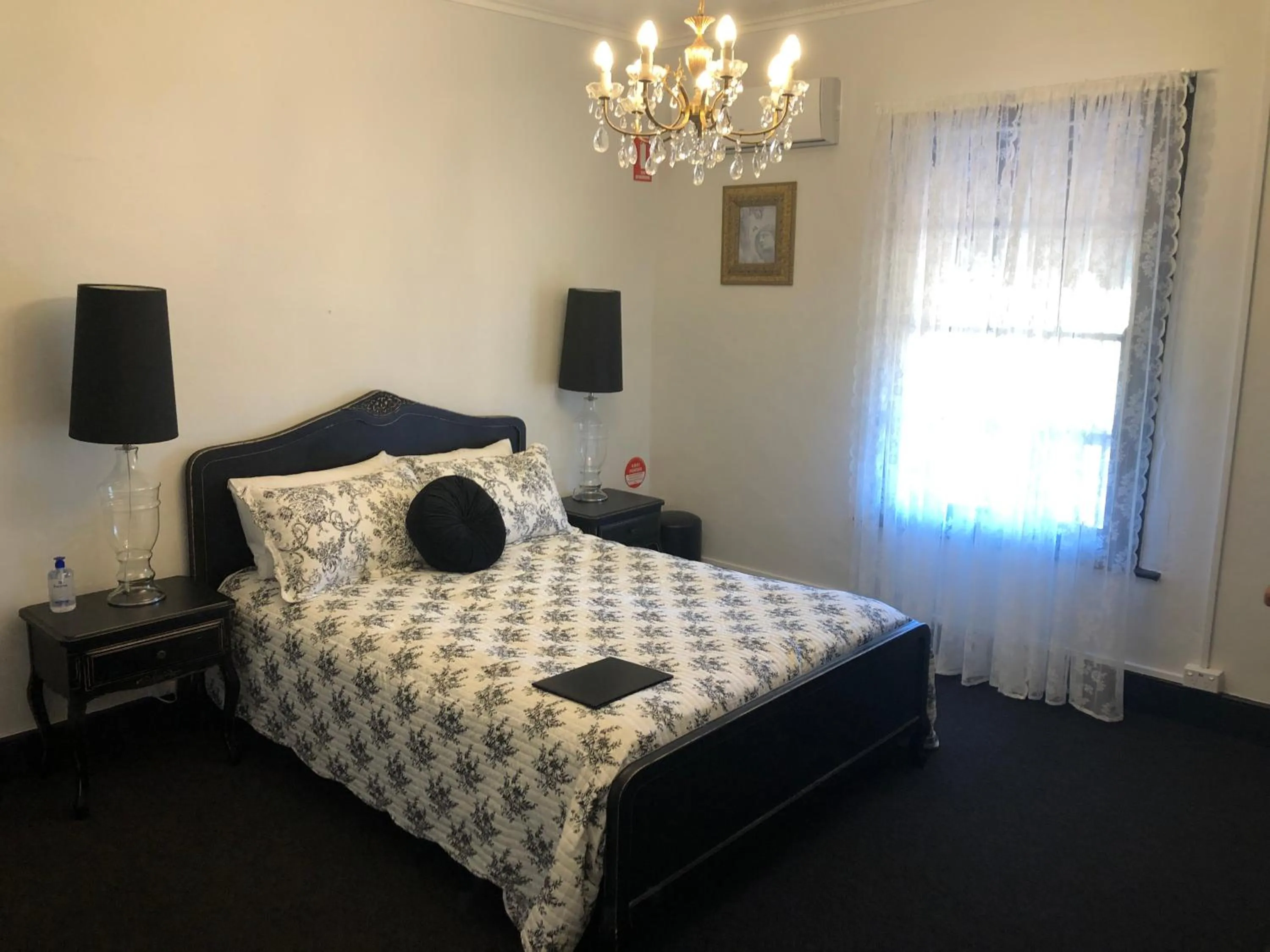 Bedroom, Bed in Toodyay Manor
