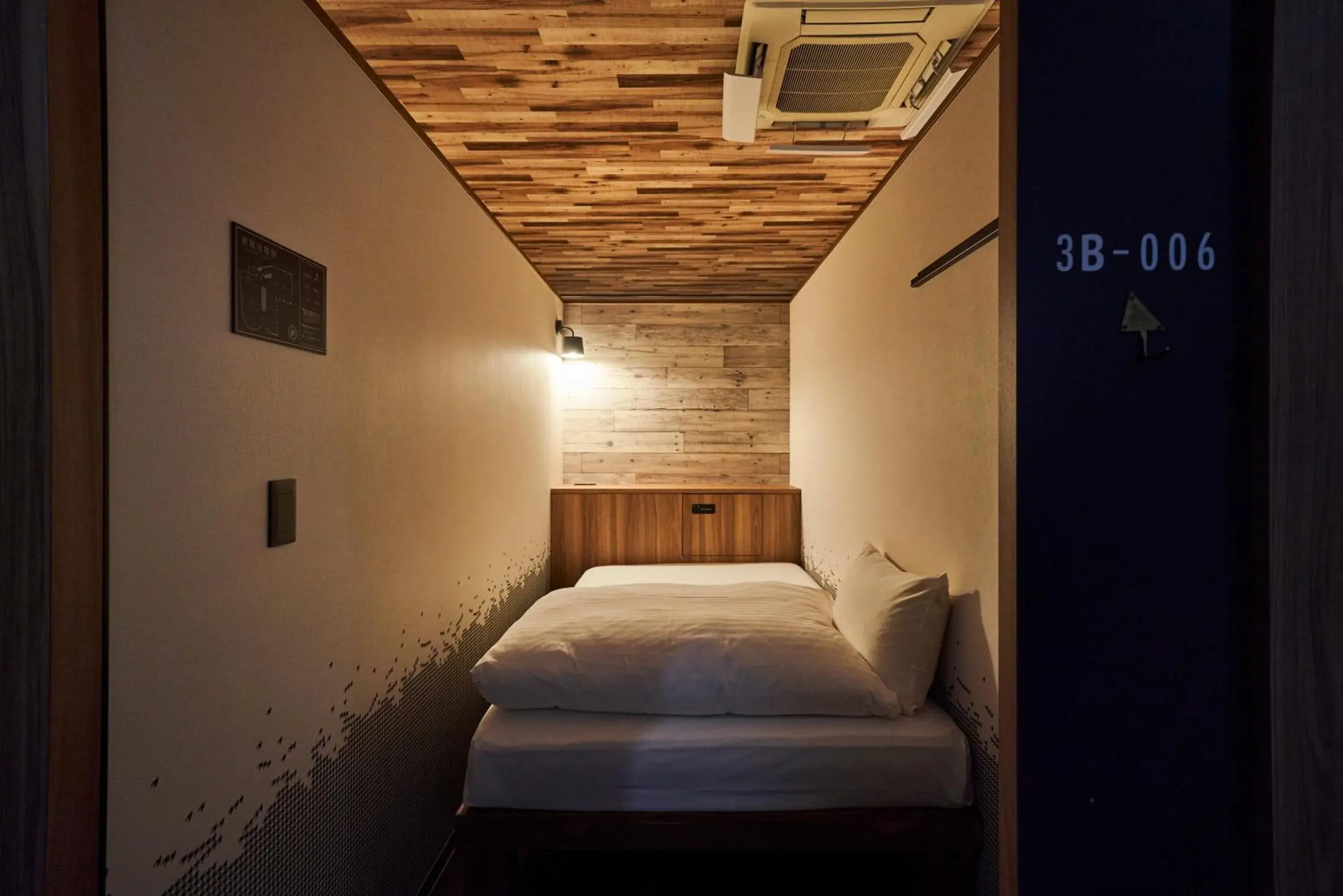 Photo of the whole room, Bed in EIGHT POINT INN Kanazawa Photo of the whole room, Bed in EIGHT POINT INN Kanazawa