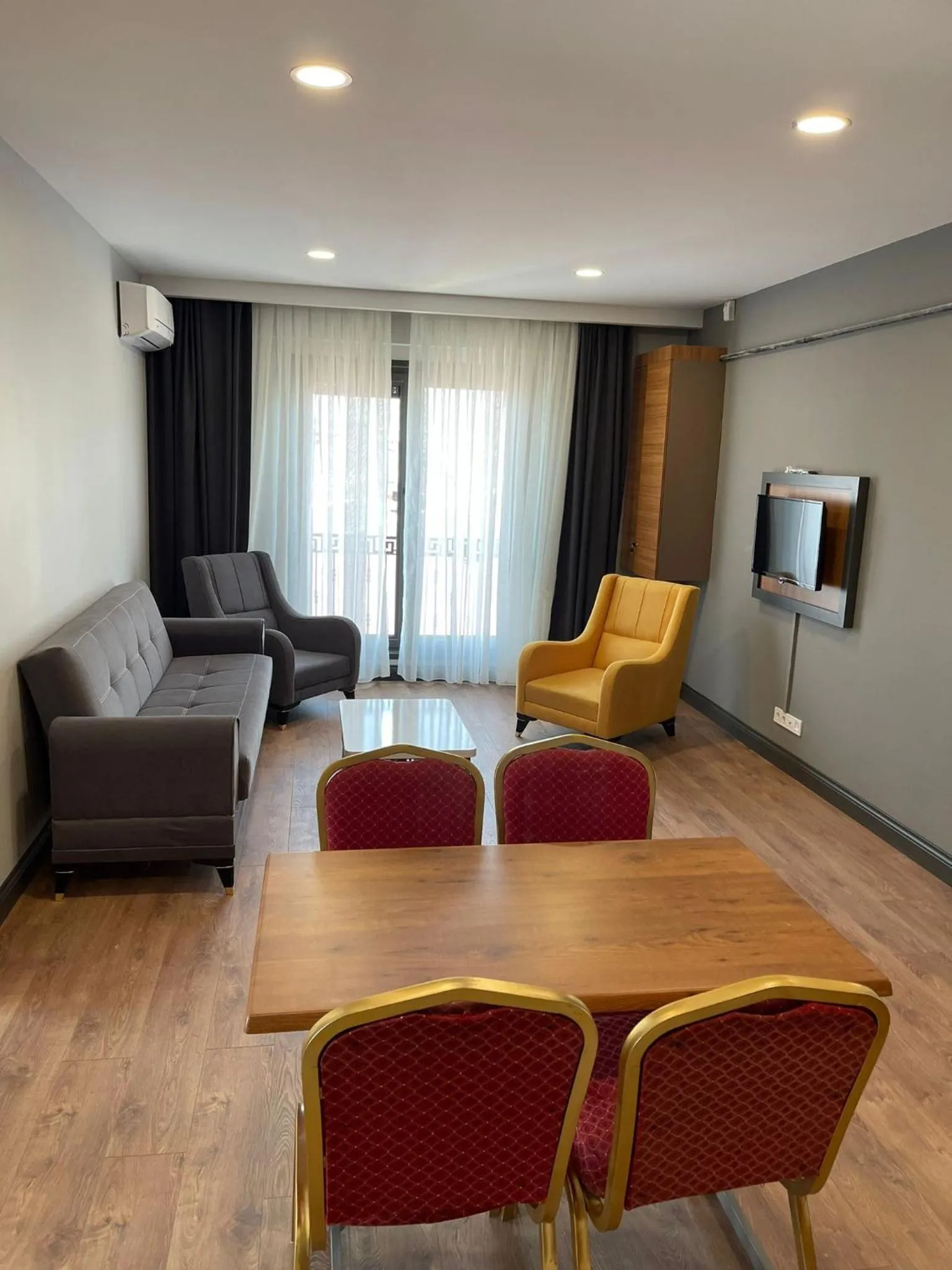 TV and multimedia in Almin Apart Hotel