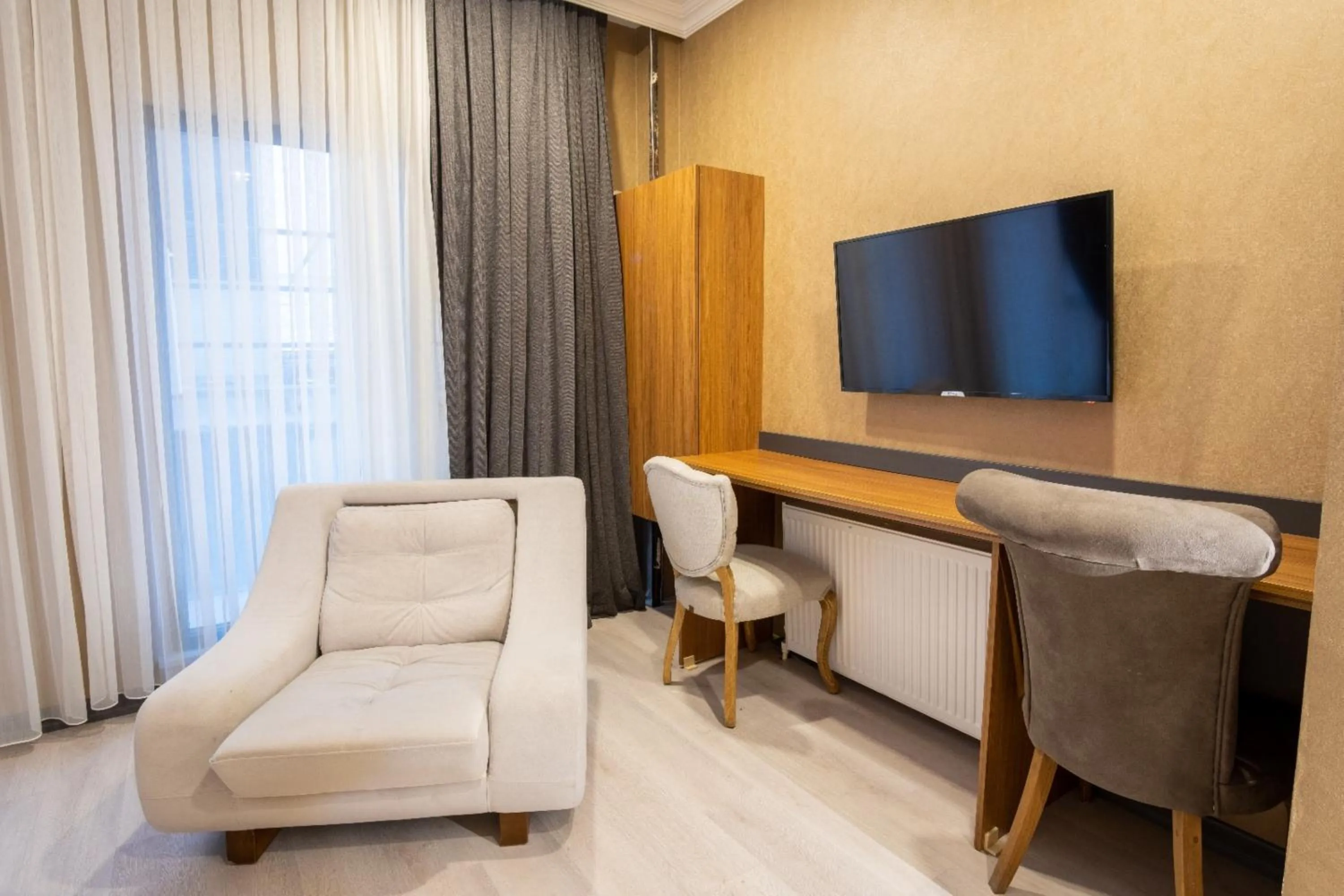 TV and multimedia in Orange Hotel & Spa