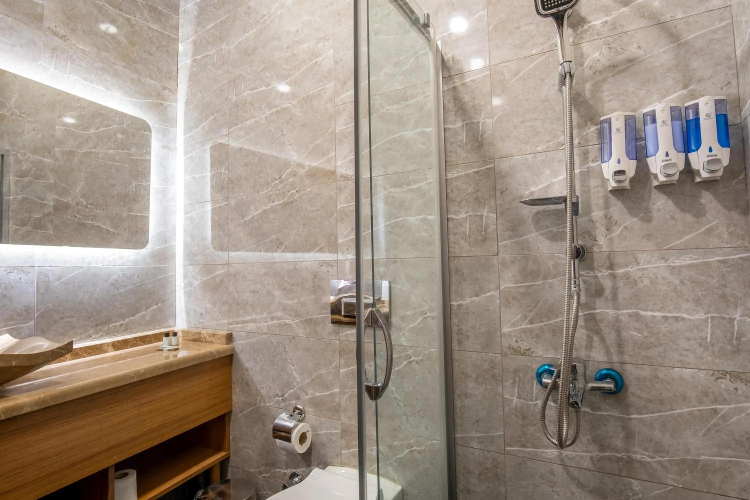 Shower in Orange Hotel & Spa