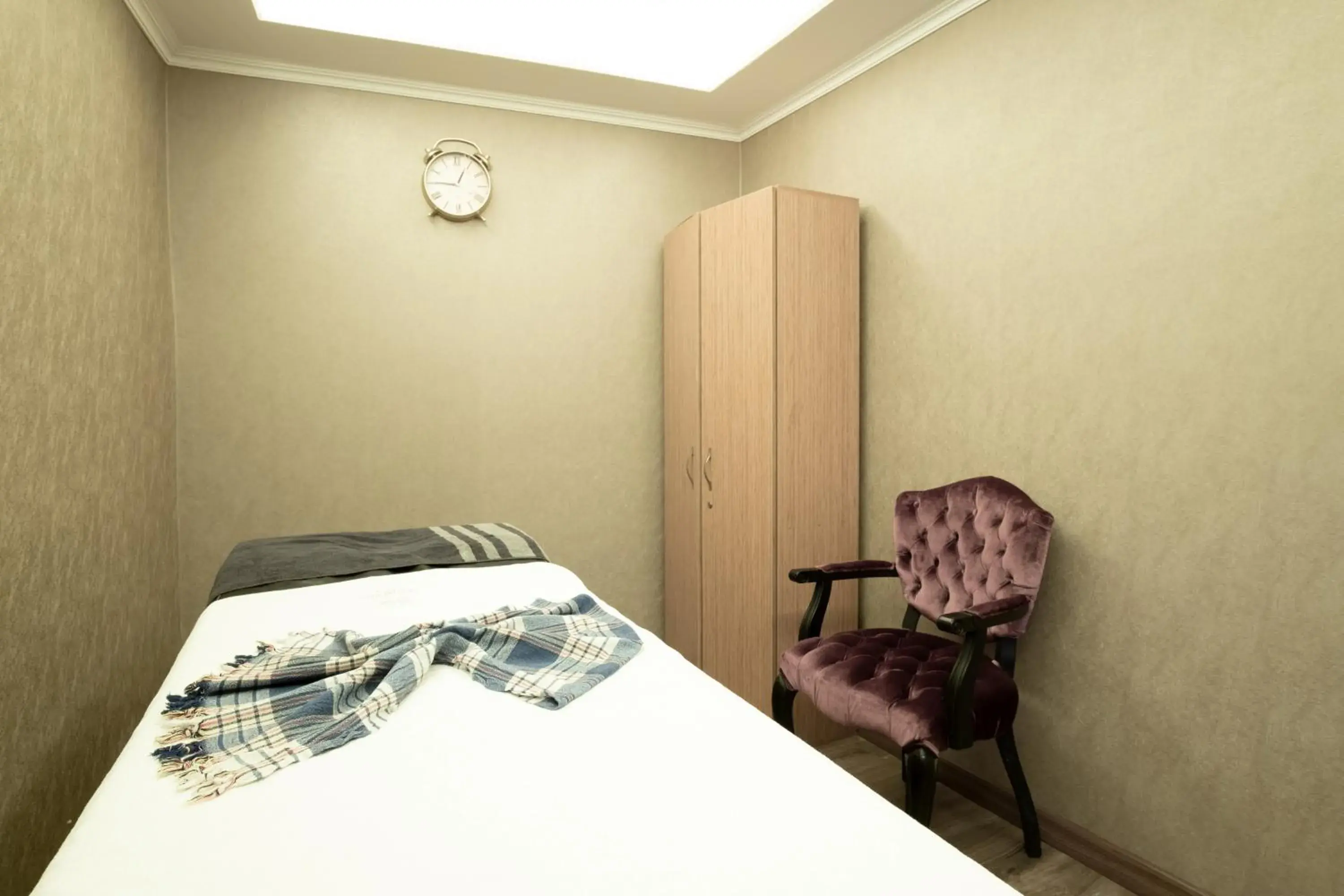 Massage, Bed in Orange Hotel & Spa Massage, Bed in Orange Hotel & Spa