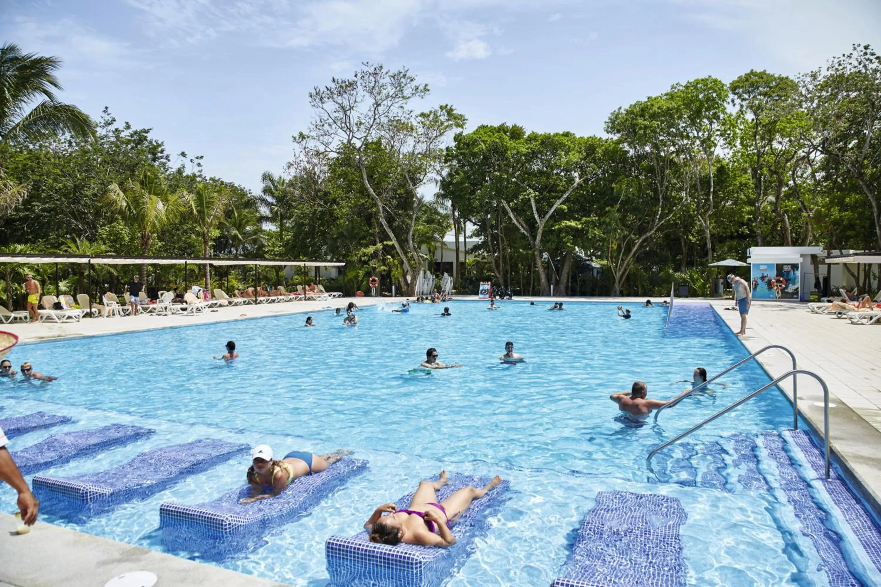 Swimming pool in Riu Tequila - All Inclusive