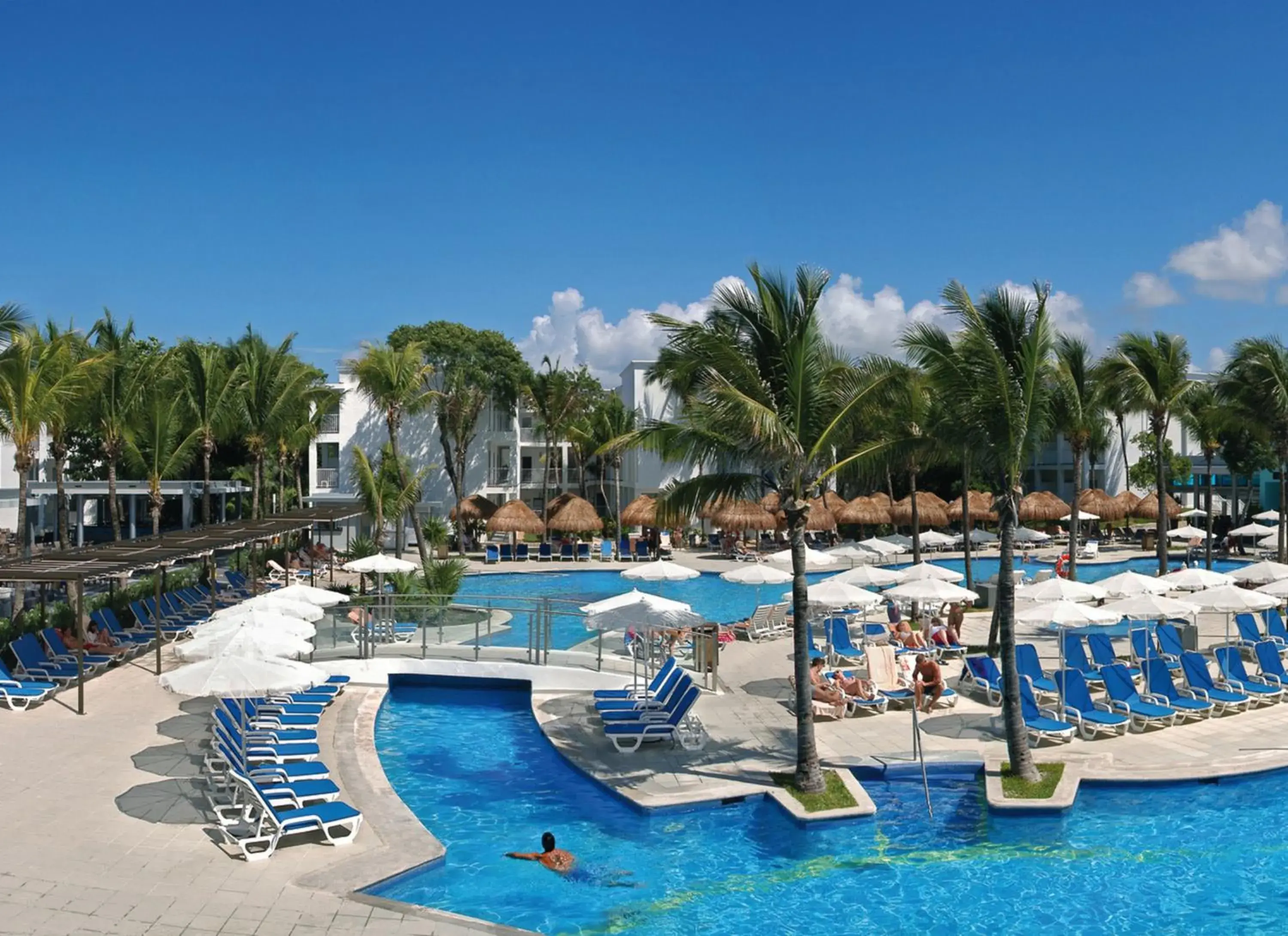 Swimming pool in Riu Yucatan - All Inclusive Swimming pool in Riu Yucatan - All Inclusive