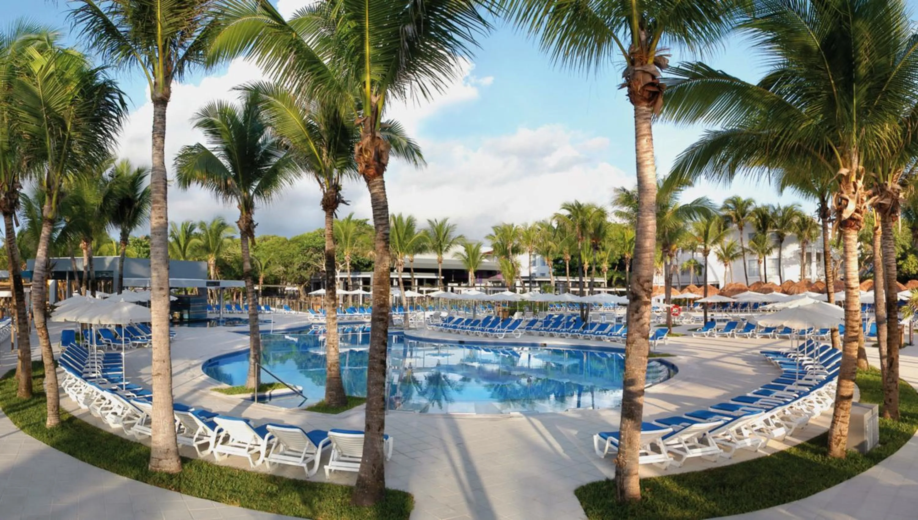 Swimming pool in Riu Yucatan - All Inclusive