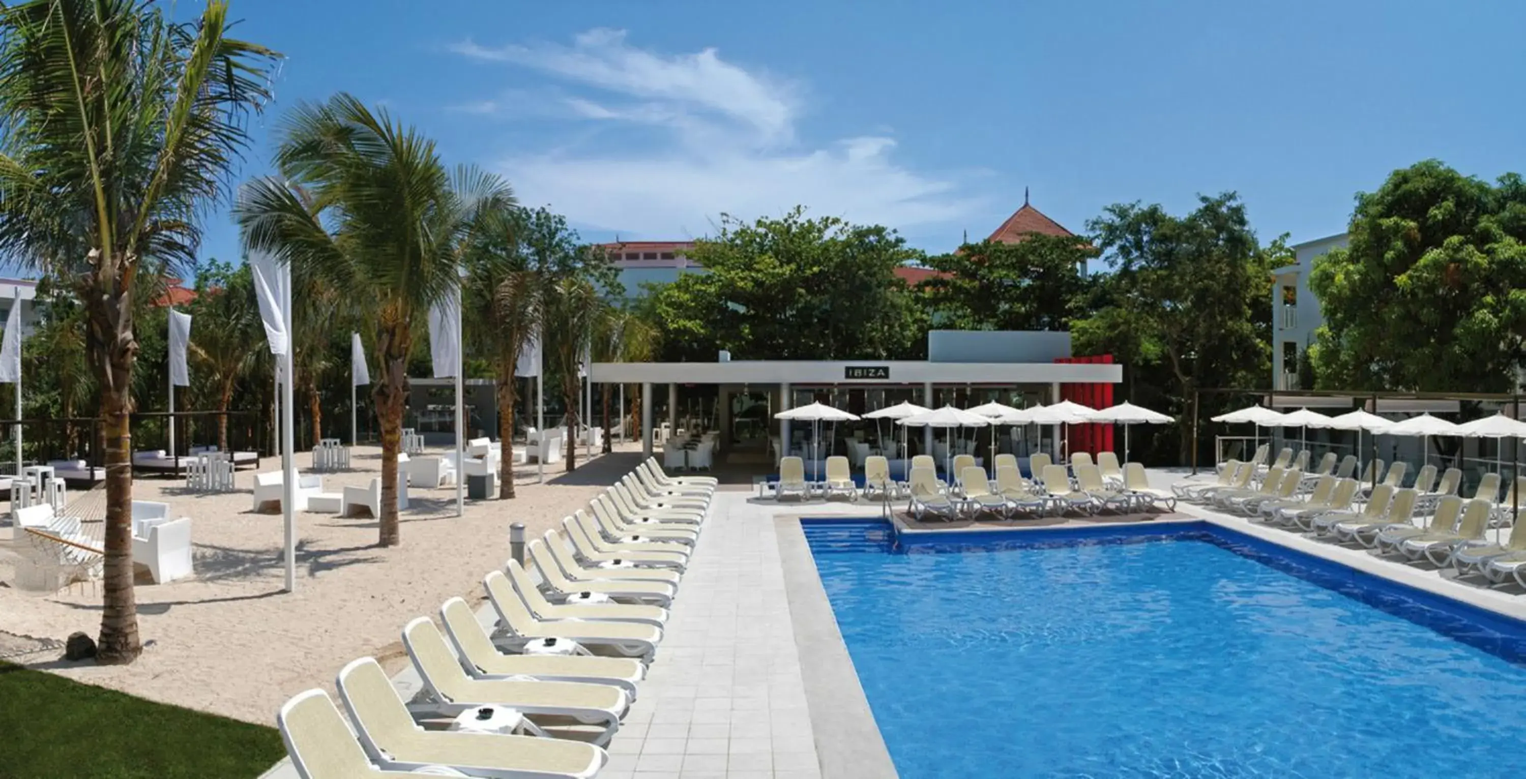Swimming pool in Riu Yucatan - All Inclusive Swimming pool in Riu Yucatan - All Inclusive