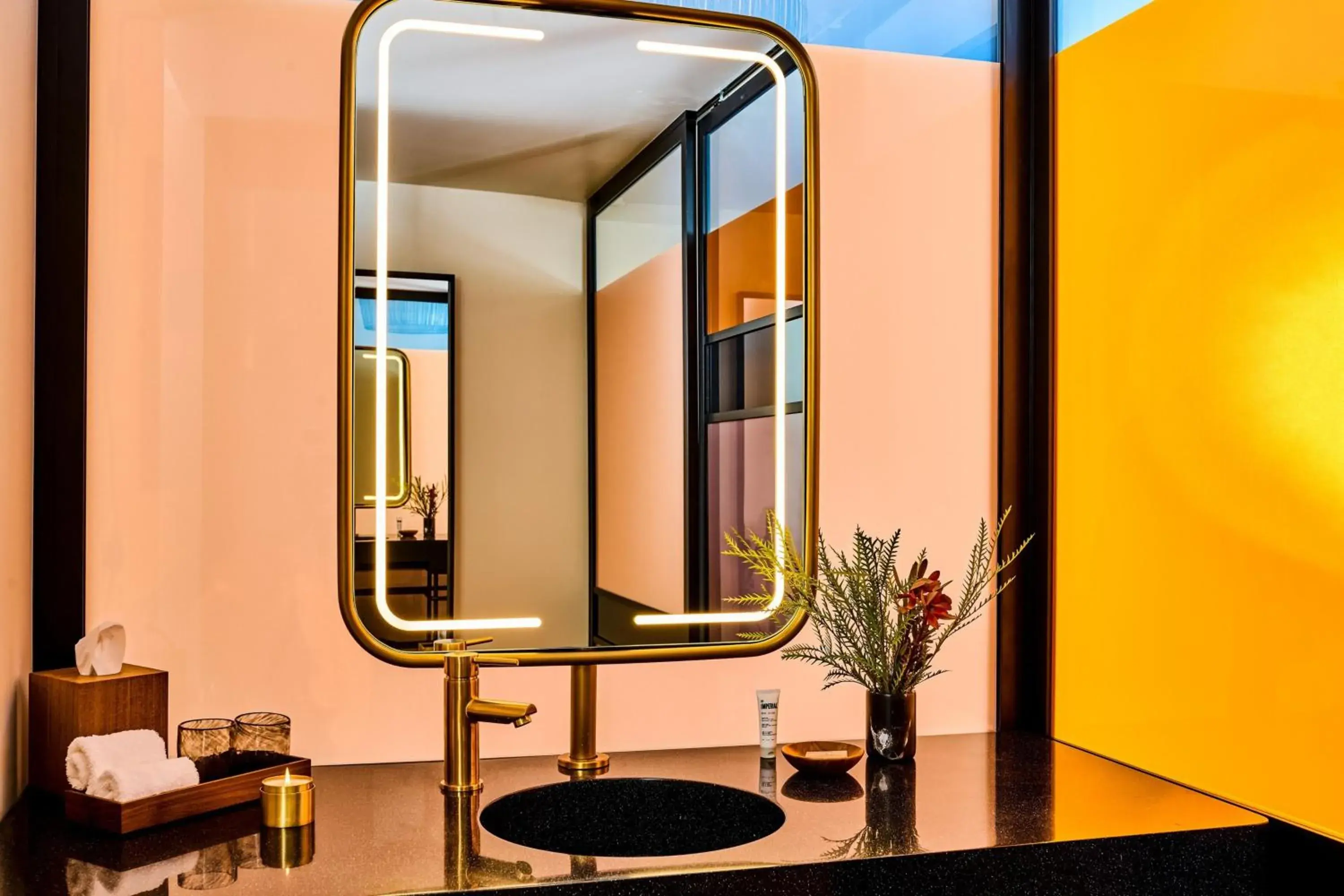 Bathroom in HOLLYWOOD VOLUME, a Tribute Portfolio Hotel Bathroom in HOLLYWOOD VOLUME, a Tribute Portfolio Hotel