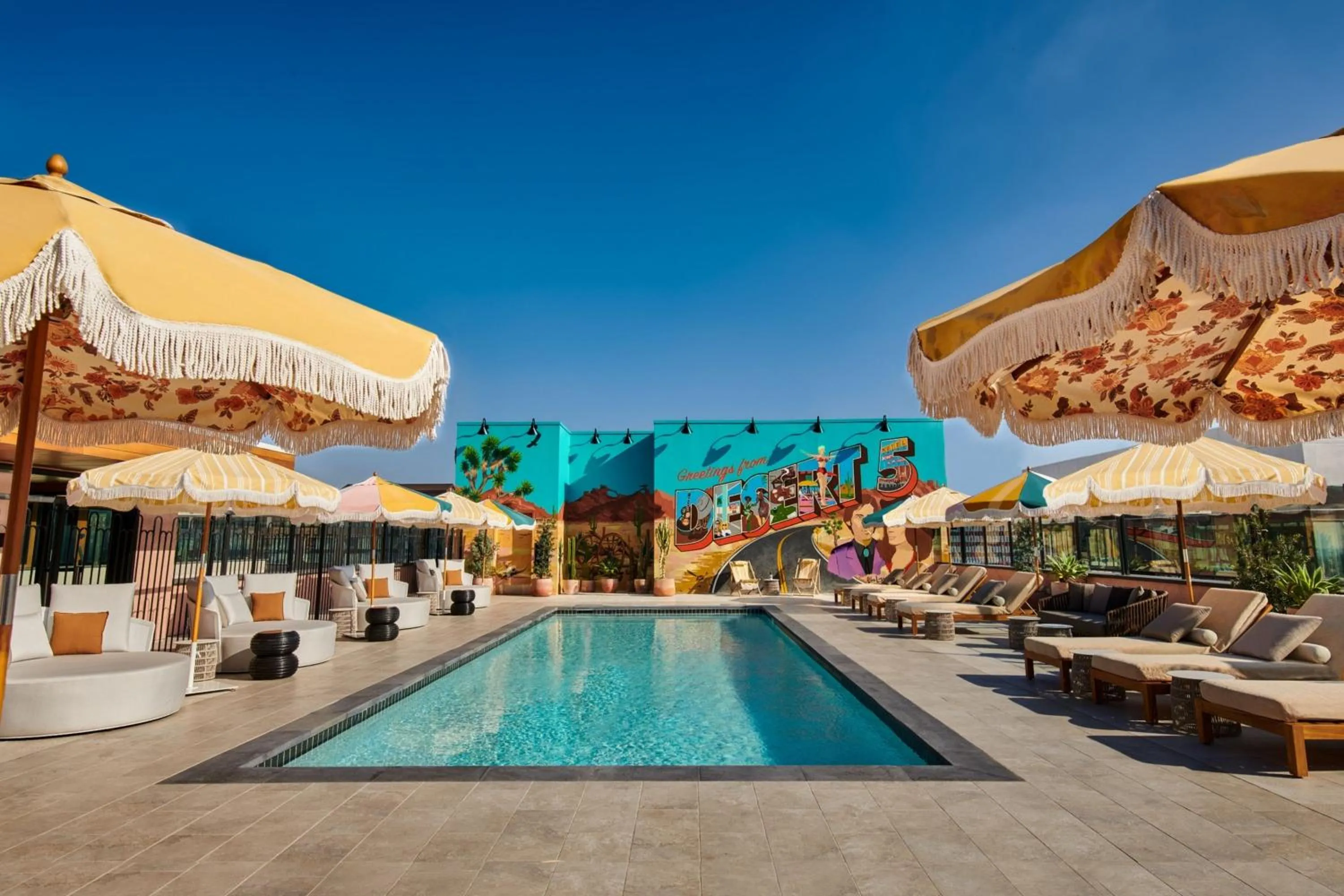 Swimming pool in HOLLYWOOD VOLUME, a Tribute Portfolio Hotel