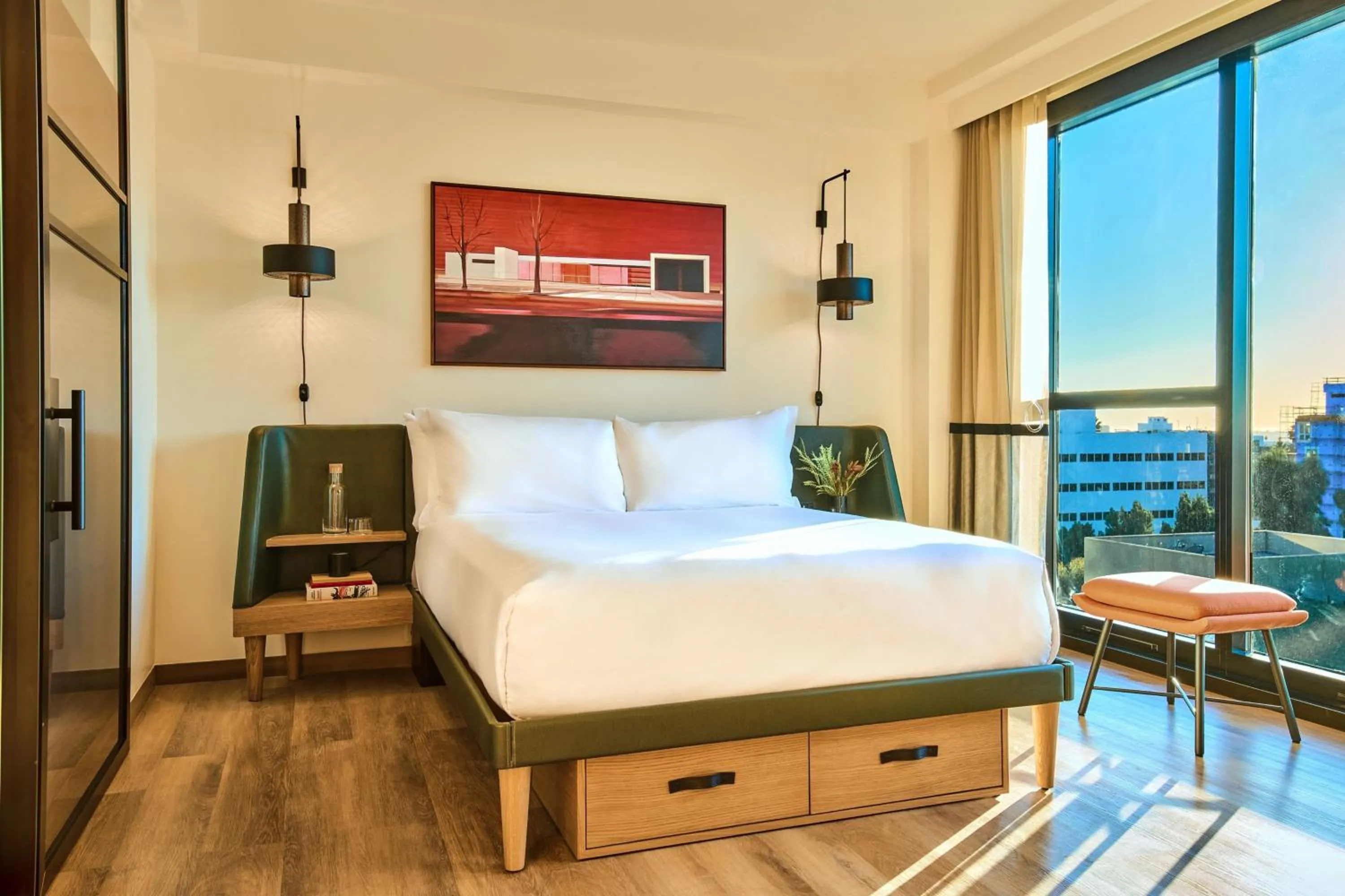 Photo of the whole room, Bed in HOLLYWOOD VOLUME, a Tribute Portfolio Hotel