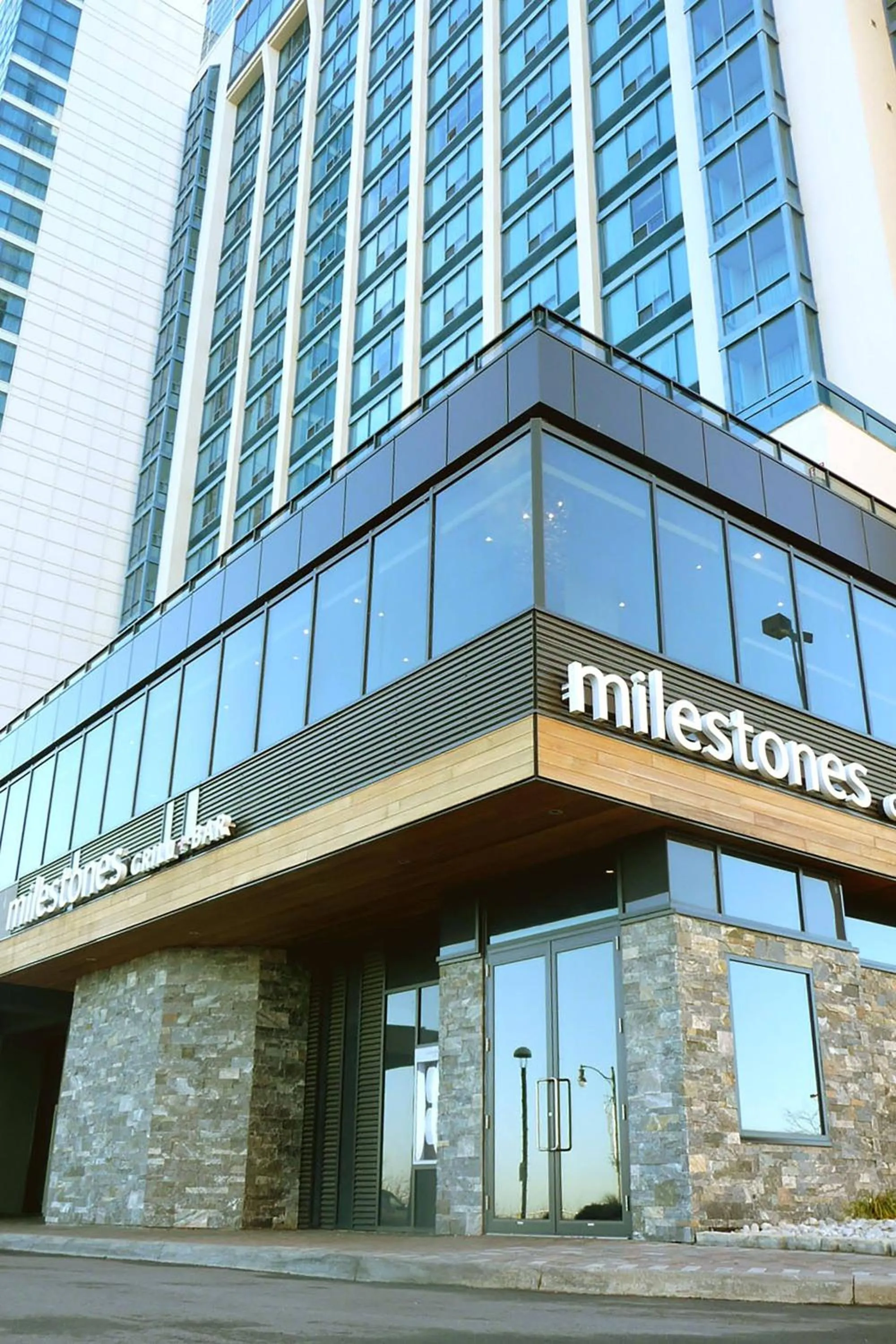 Restaurant/places to eat in Niagara Falls Marriott on the Falls