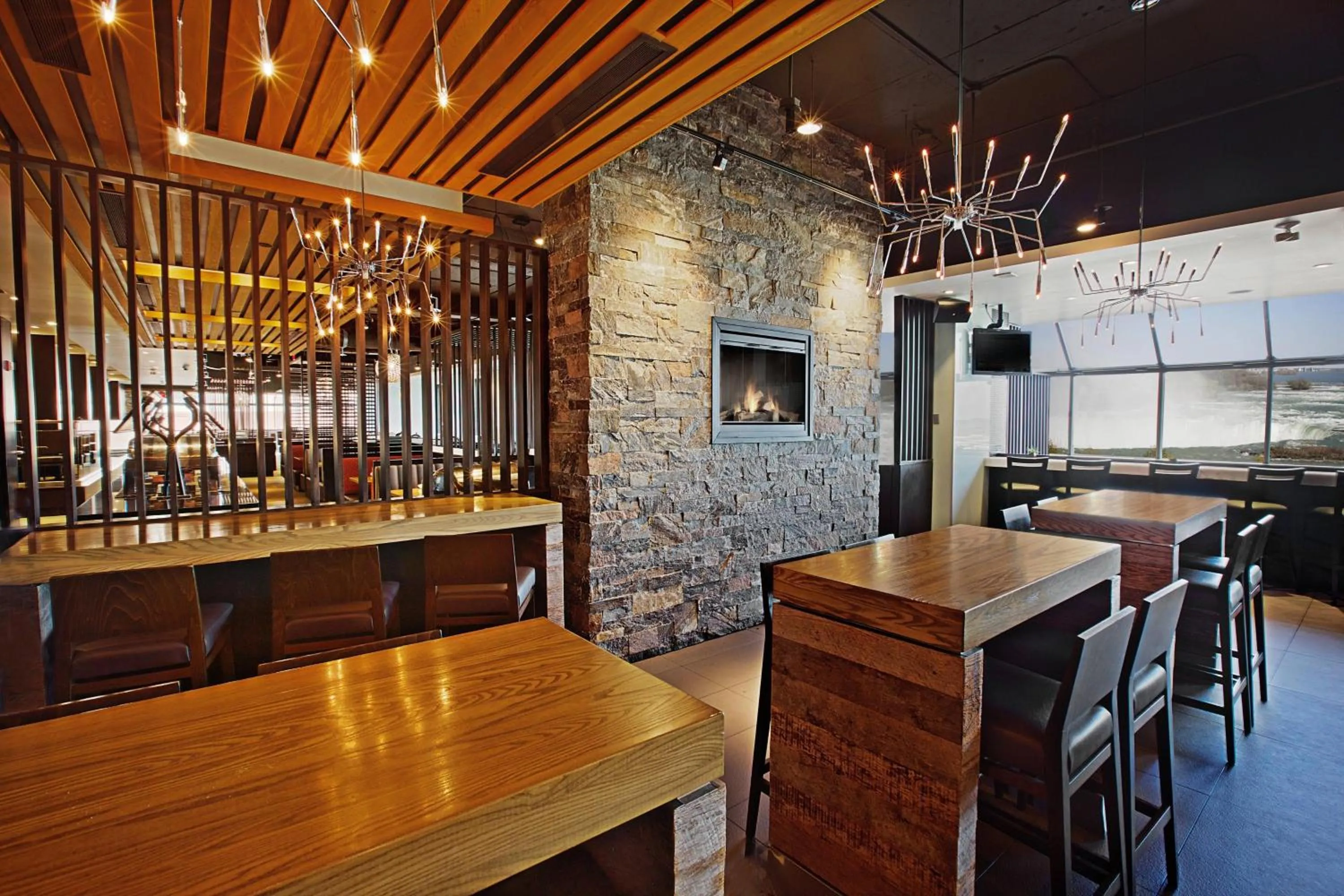 Restaurant/places to eat in Niagara Falls Marriott on the Falls