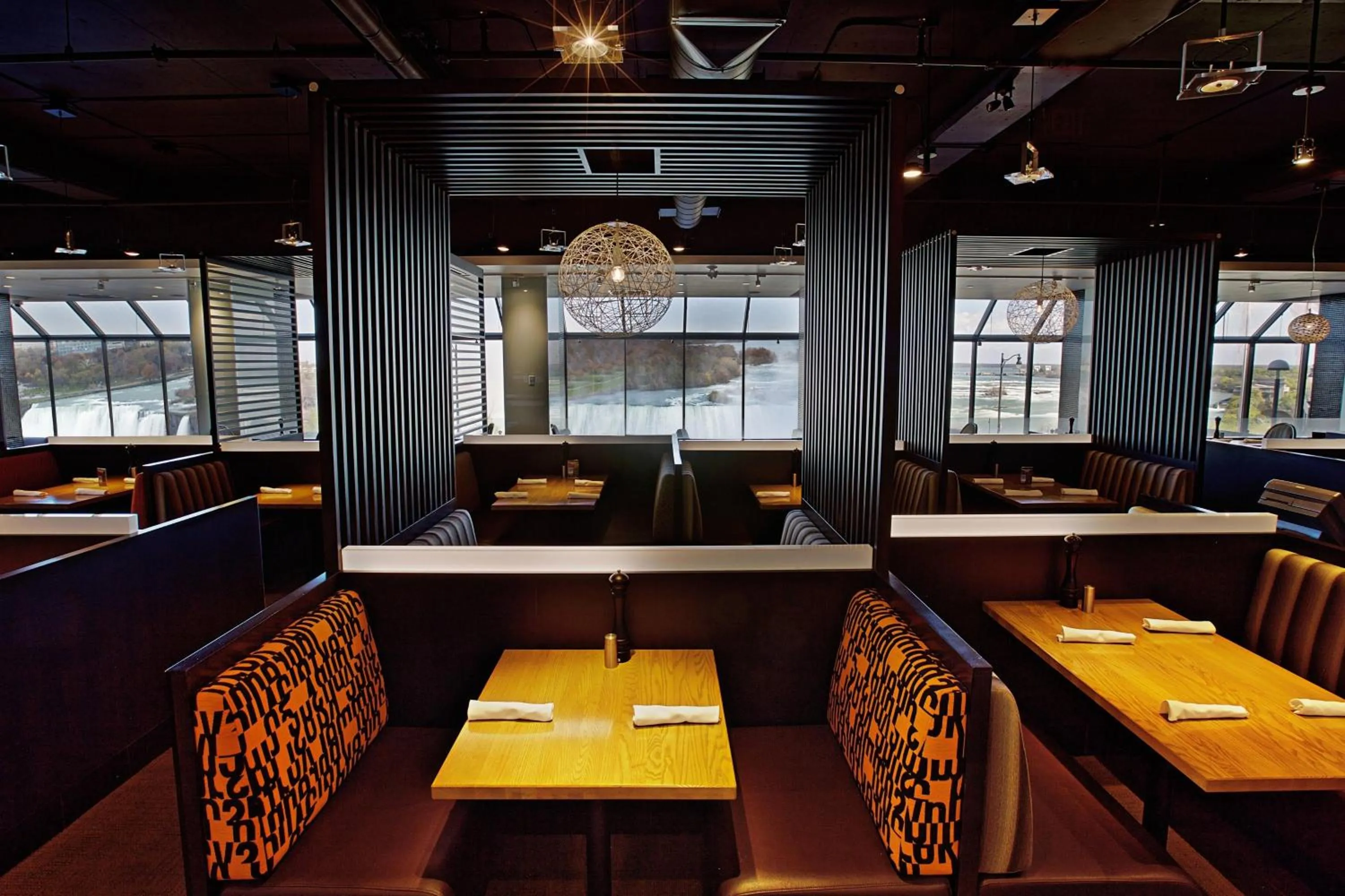 Restaurant/places to eat in Niagara Falls Marriott on the Falls