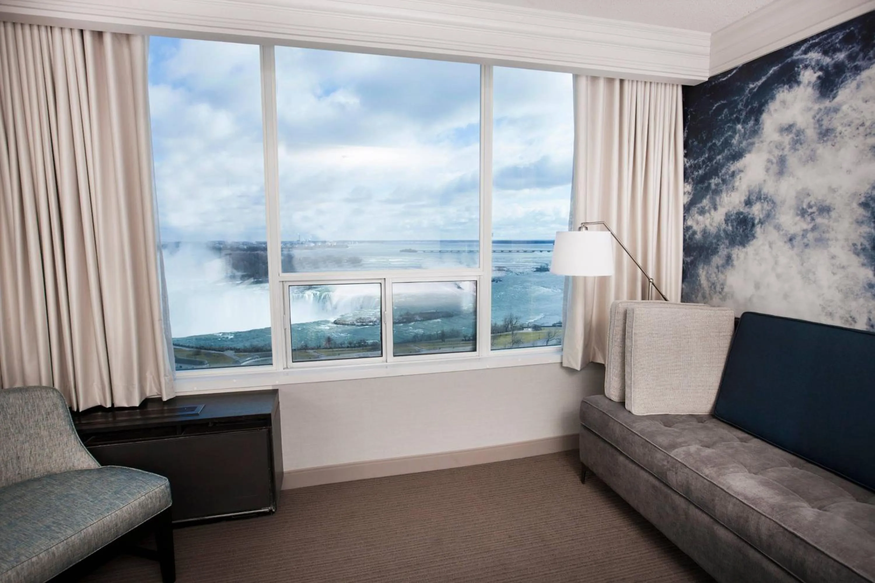 Photo of the whole room in Niagara Falls Marriott on the Falls