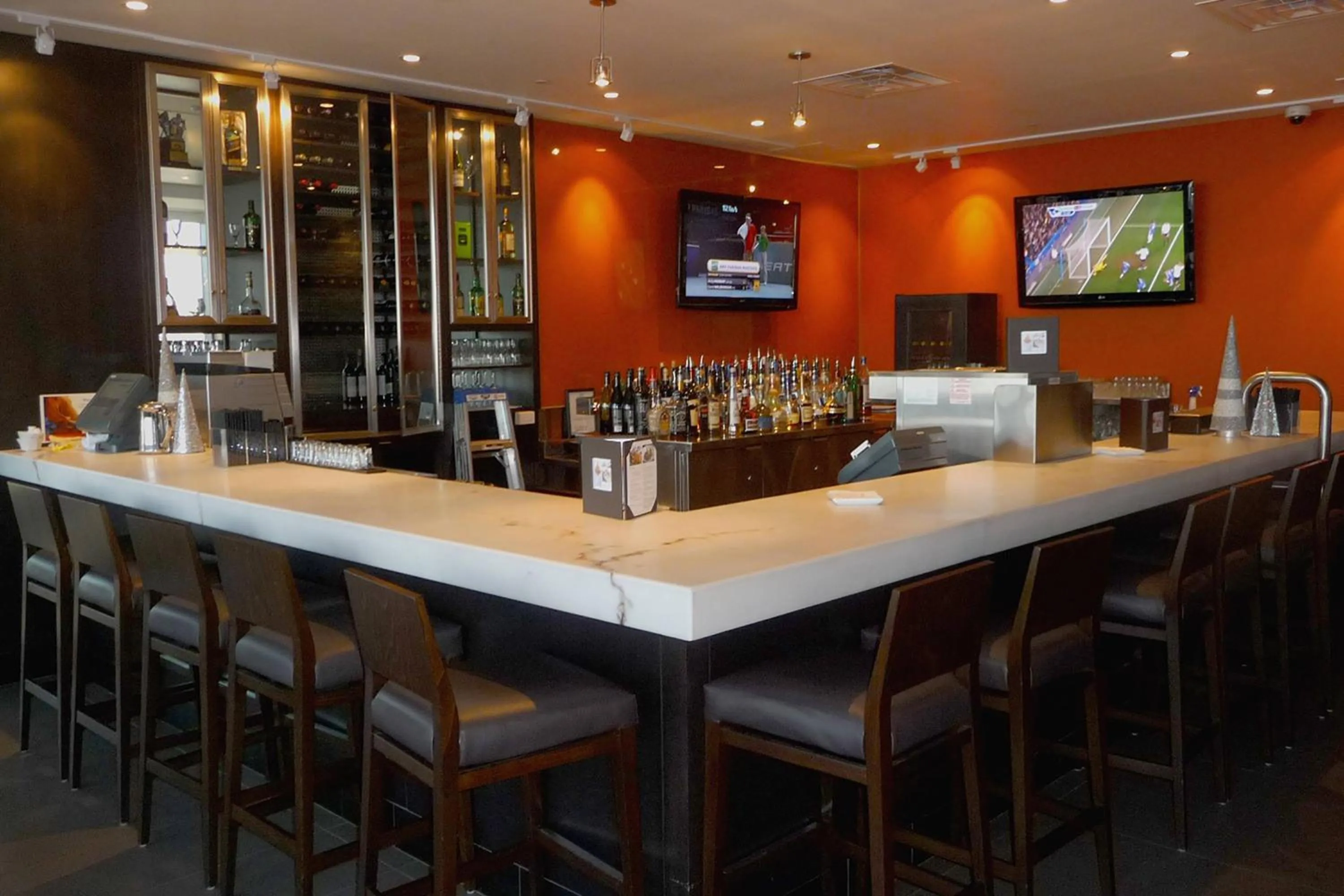 Restaurant/places to eat in Niagara Falls Marriott on the Falls