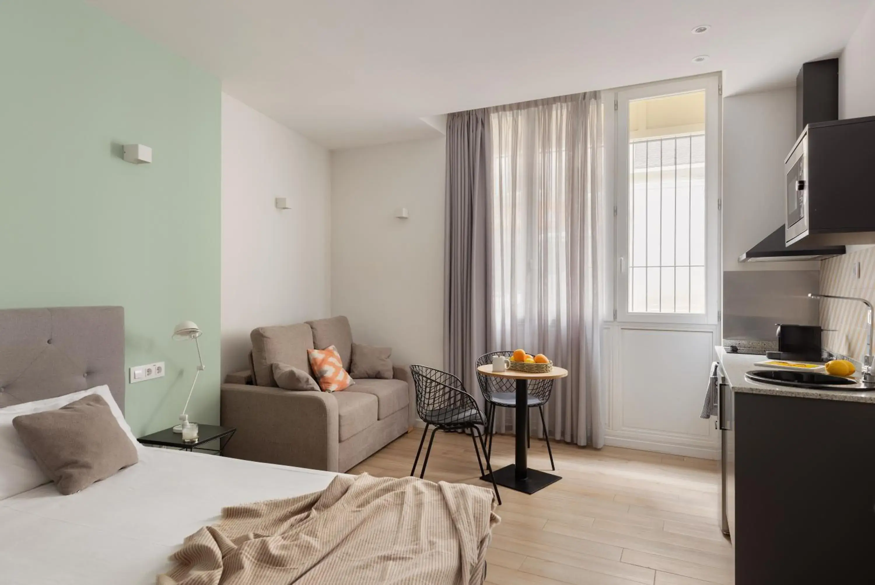 Seating area, Bed in Apartamentos Líbere Valencia Jardín Botánico Seating area, Bed in Apartamentos Líbere Valencia Jardín Botánico