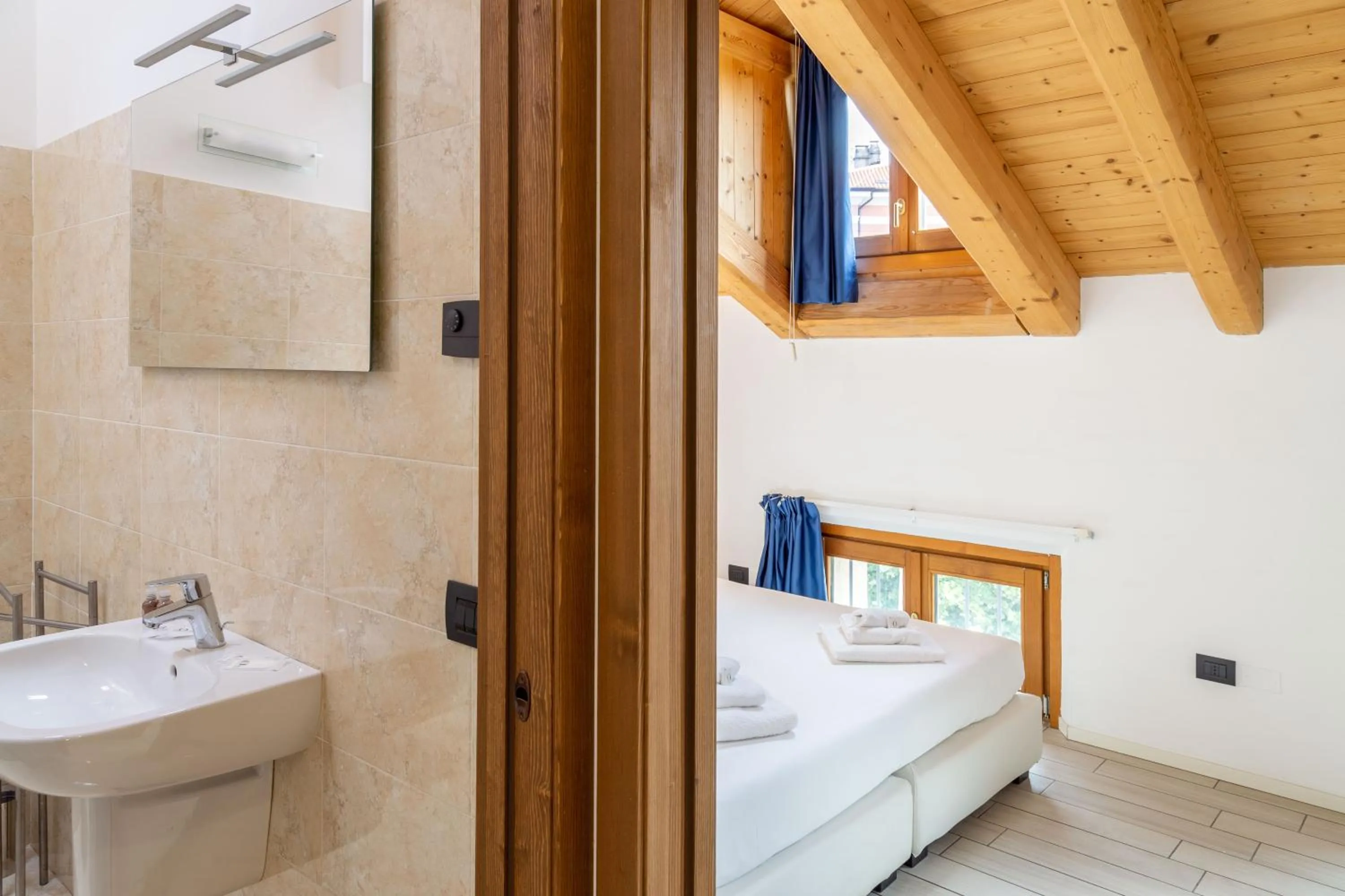 Bathroom, Bed in Residence Garibaldi