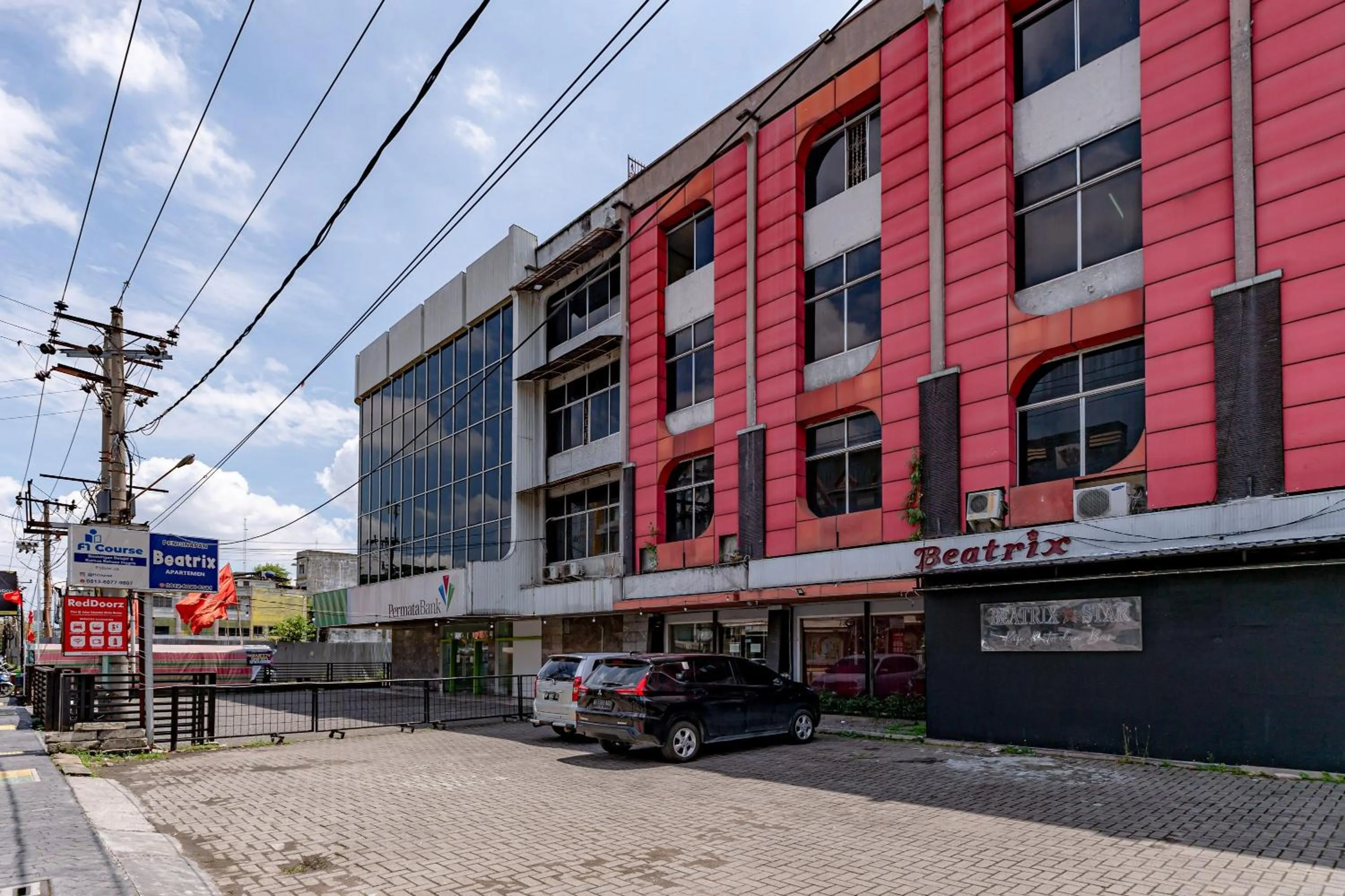 Property building in RedDoorz Plus @ Jalan Iskandar Muda Medan