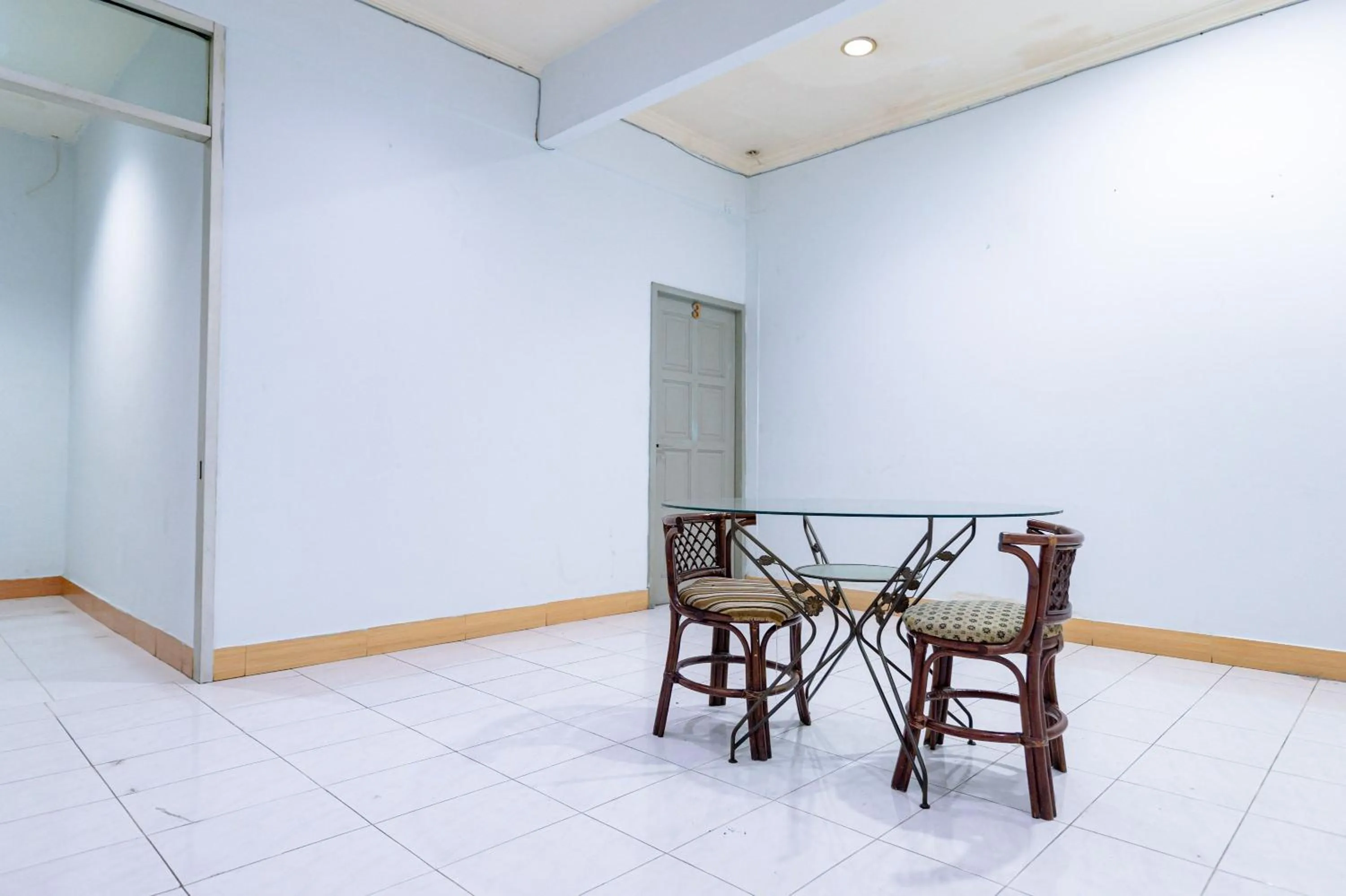 Seating area in RedDoorz Plus @ Jalan Iskandar Muda Medan