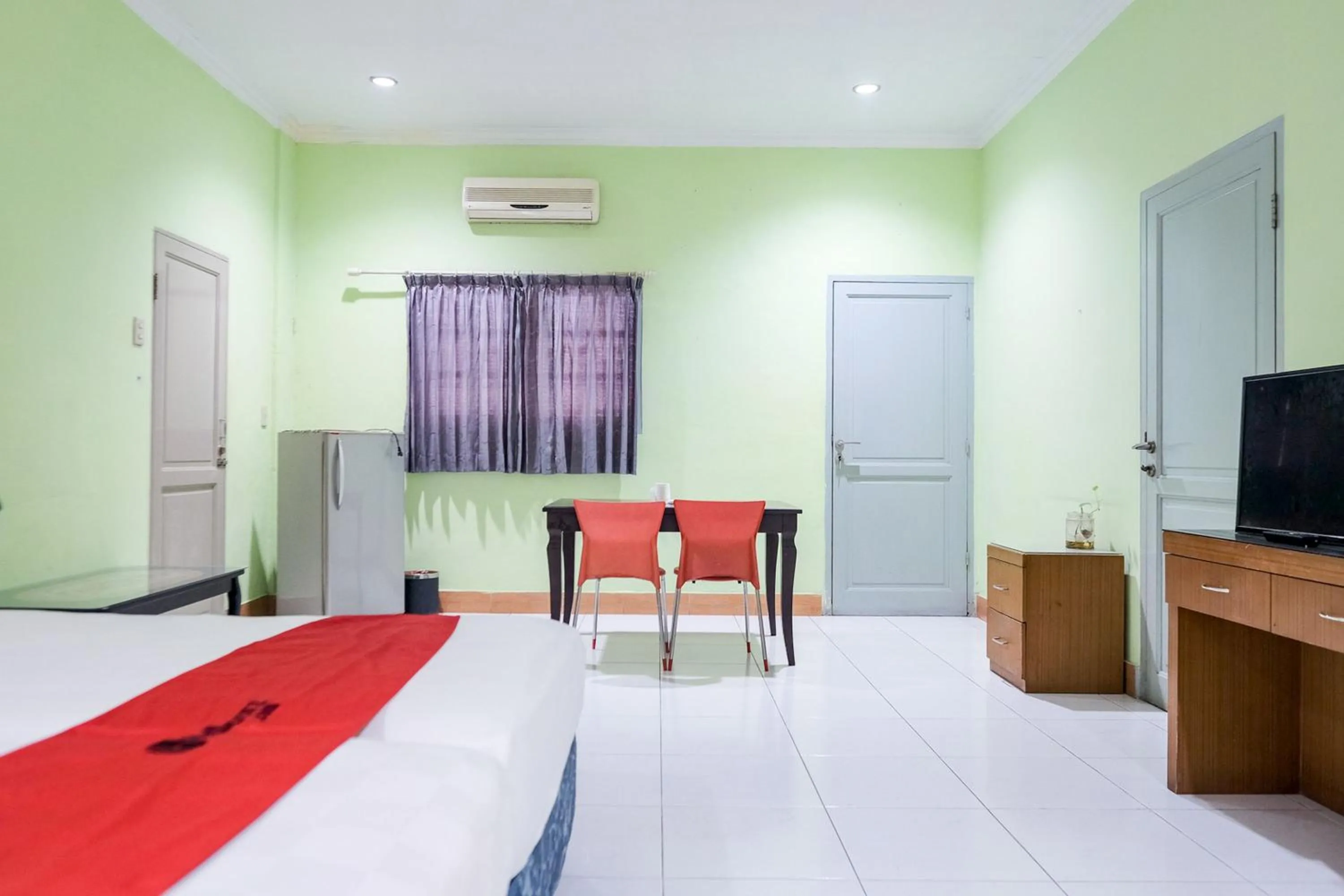 Bedroom in RedDoorz Plus @ Jalan Iskandar Muda Medan