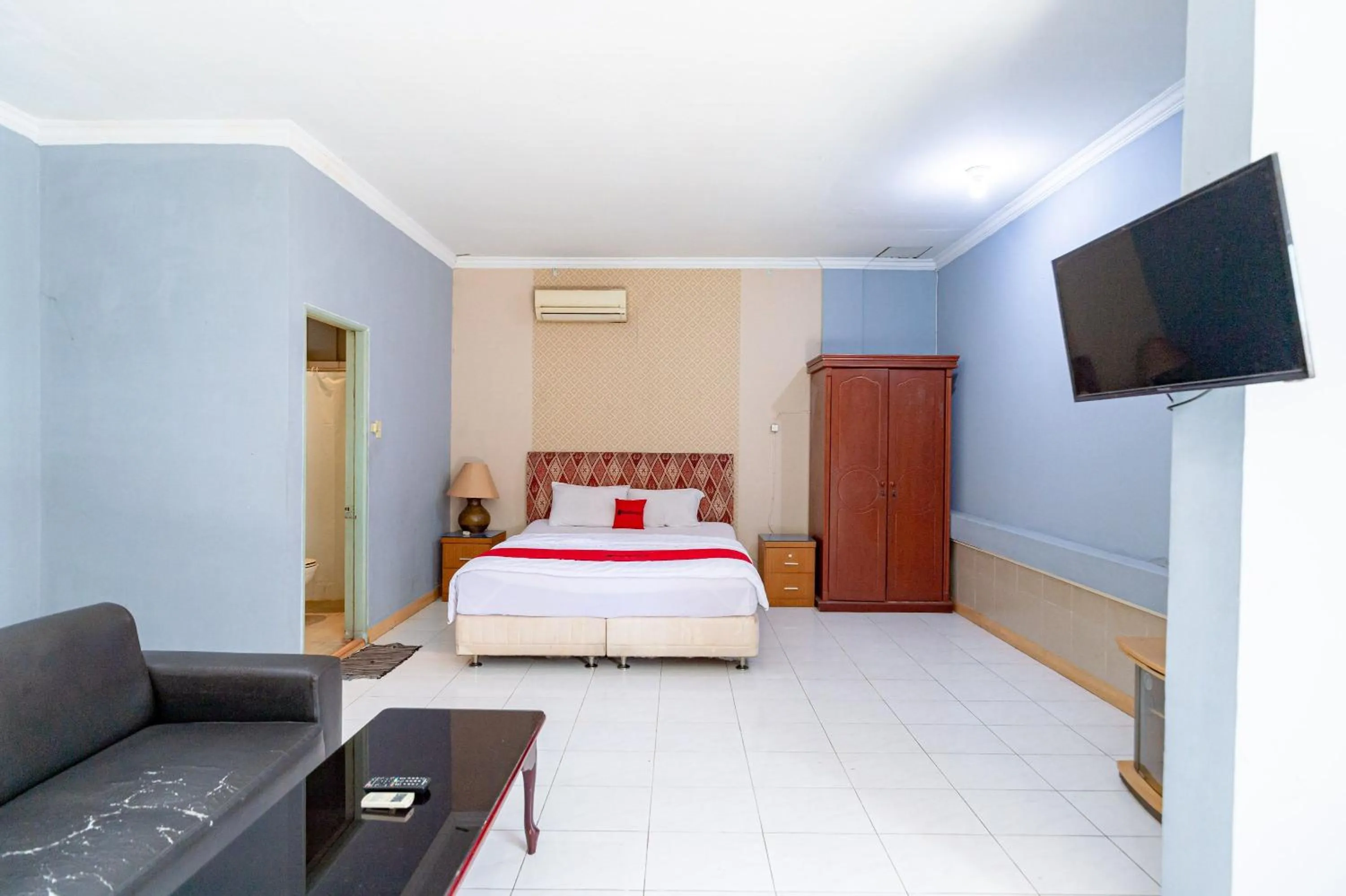 Bedroom in RedDoorz Plus @ Jalan Iskandar Muda Medan