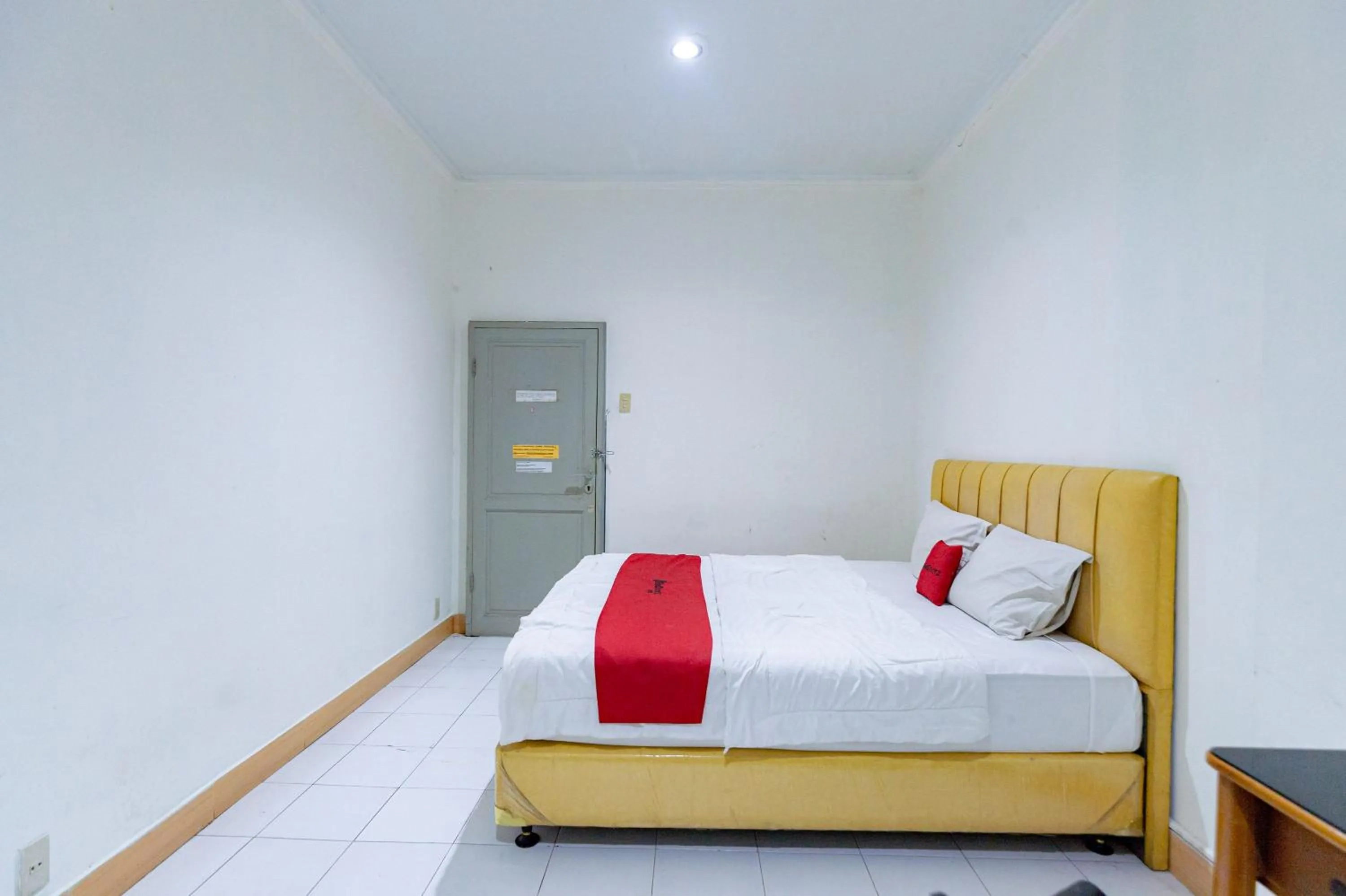 Bedroom in RedDoorz Plus @ Jalan Iskandar Muda Medan