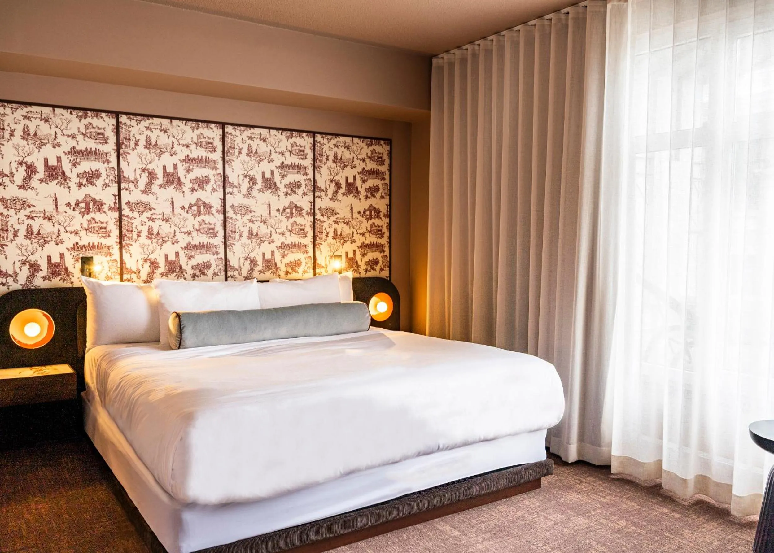 Bed in Hôtel Saint-Sulpice