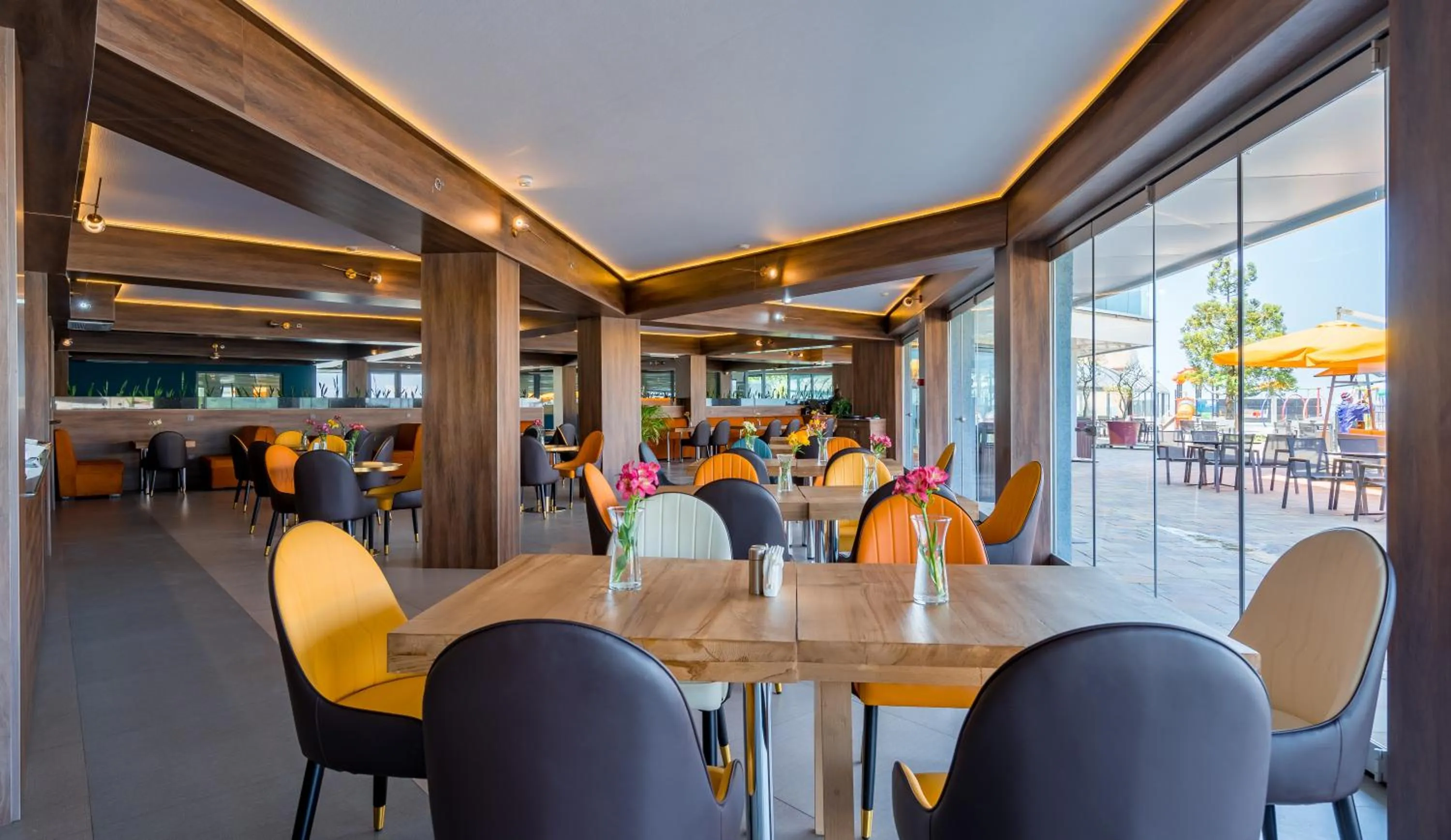 Restaurant/places to eat in Litz Resort