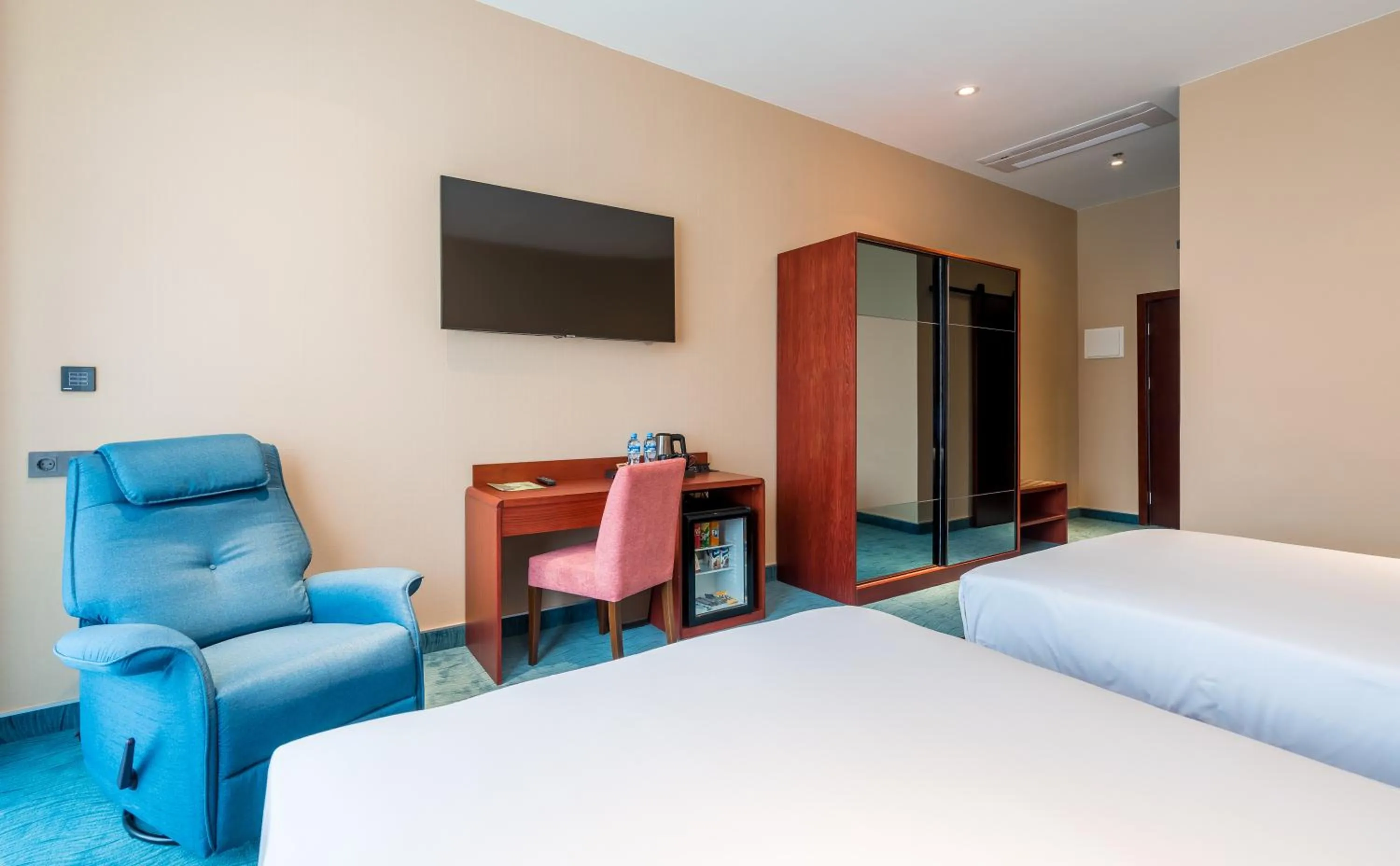 Photo of the whole room in Litz Resort