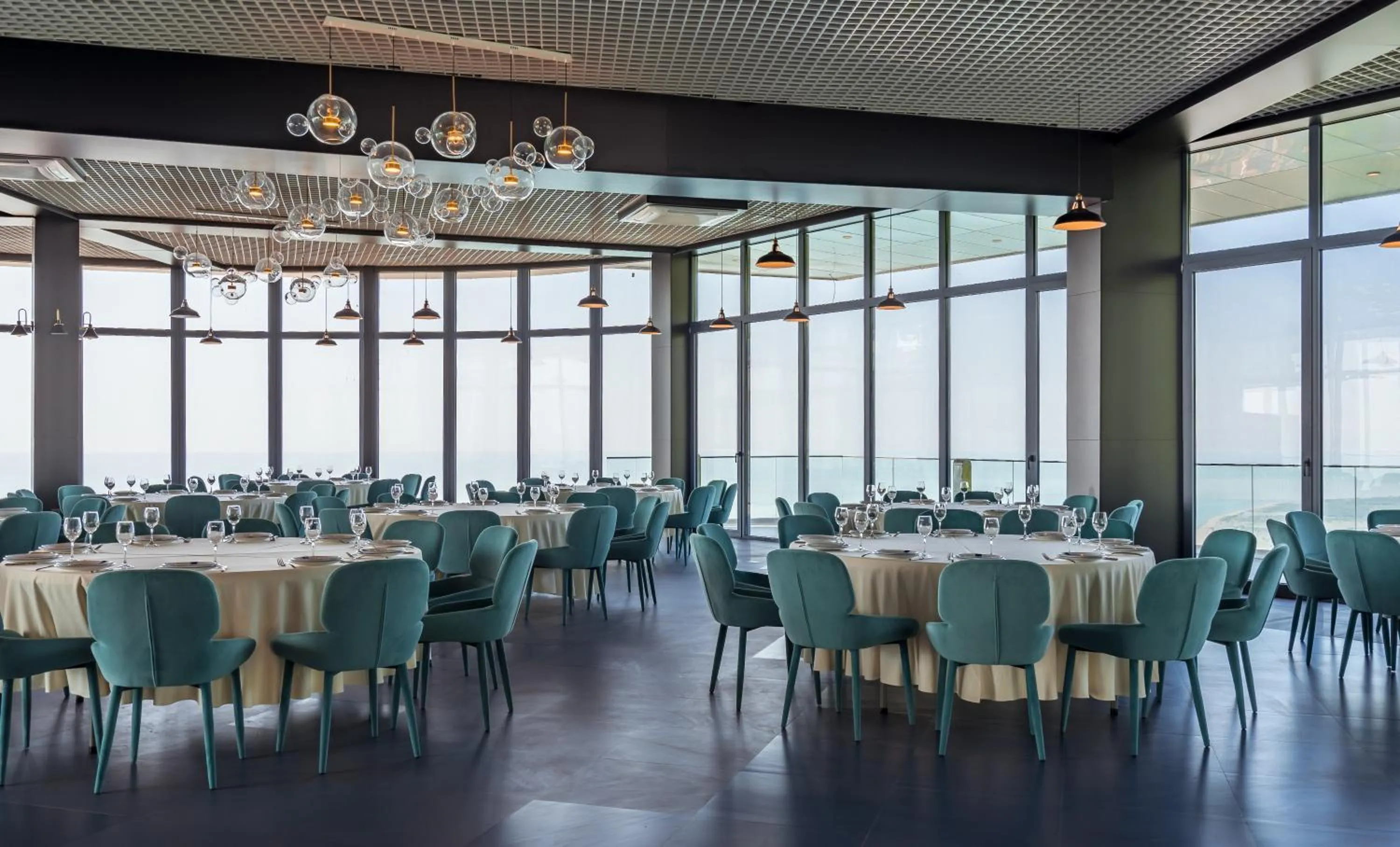 Restaurant/places to eat in Litz Resort