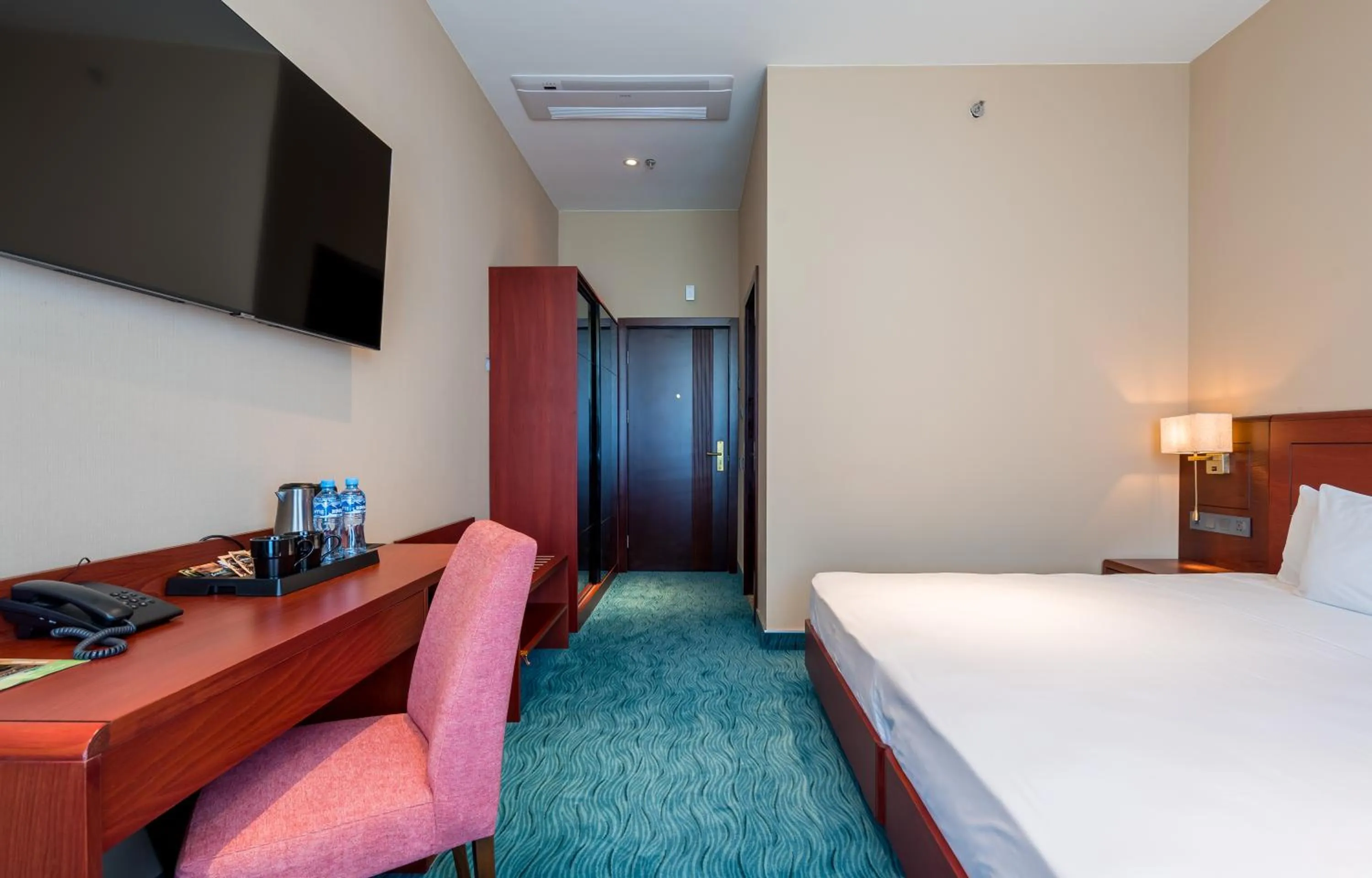 Photo of the whole room in Litz Resort