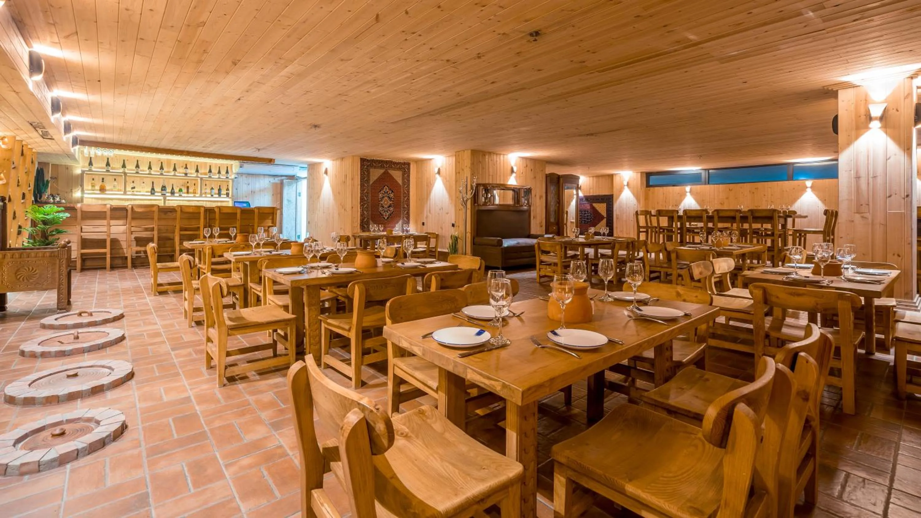 Restaurant/places to eat in Litz Resort