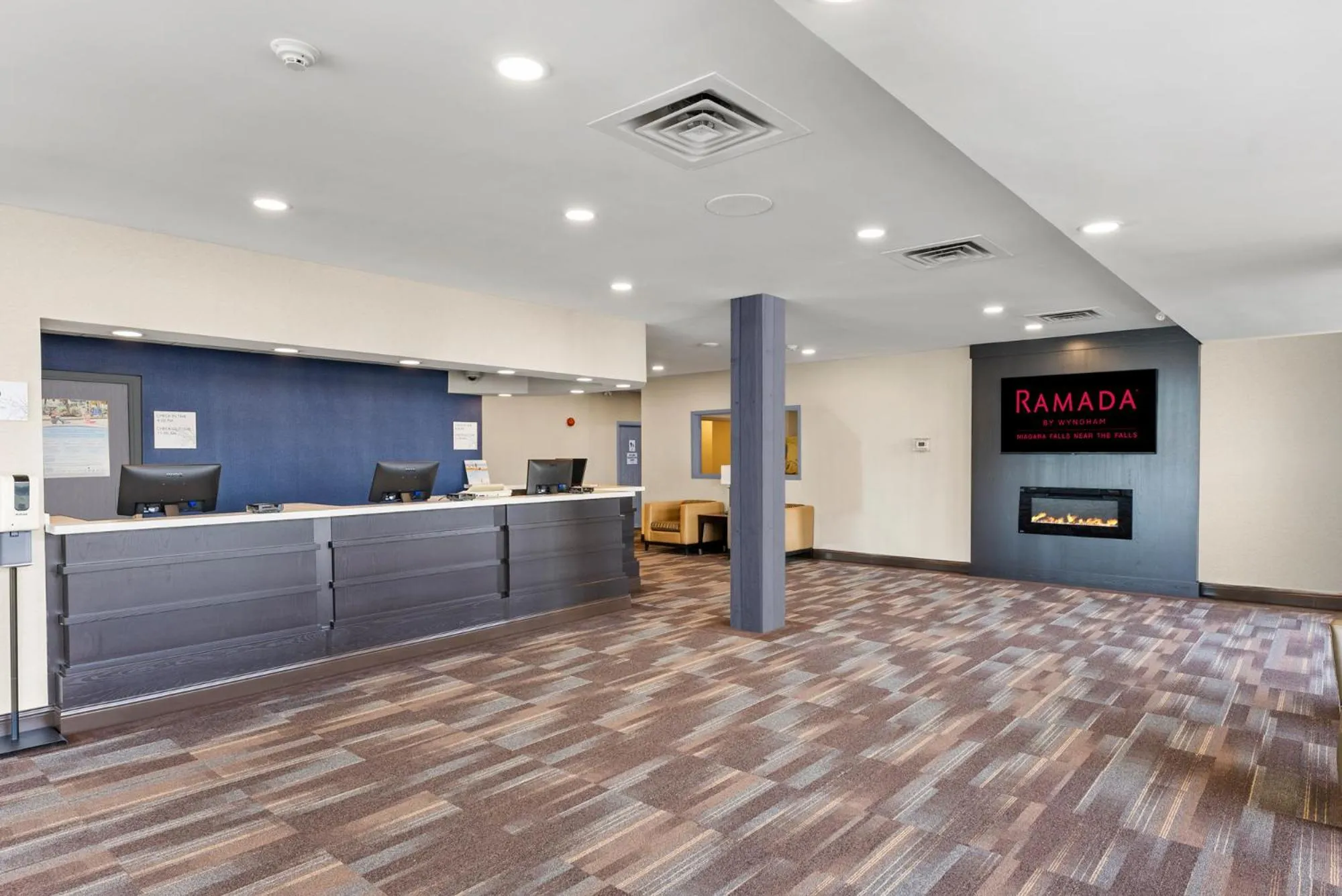 Lobby or reception in Ramada By Wyndham Niagara Falls near the Falls