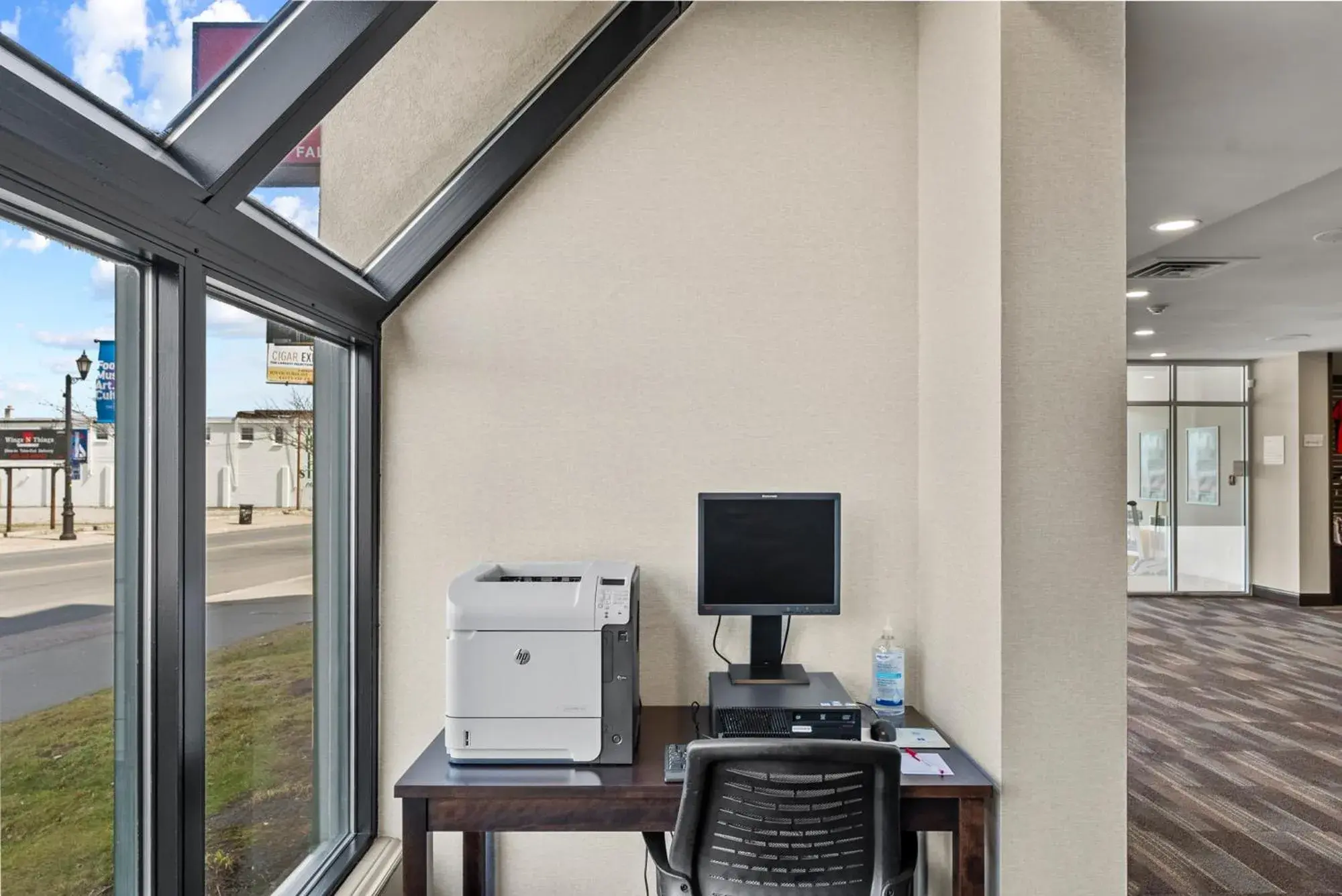 Lobby or reception in Ramada By Wyndham Niagara Falls near the Falls Lobby or reception in Ramada By Wyndham Niagara Falls near the Falls