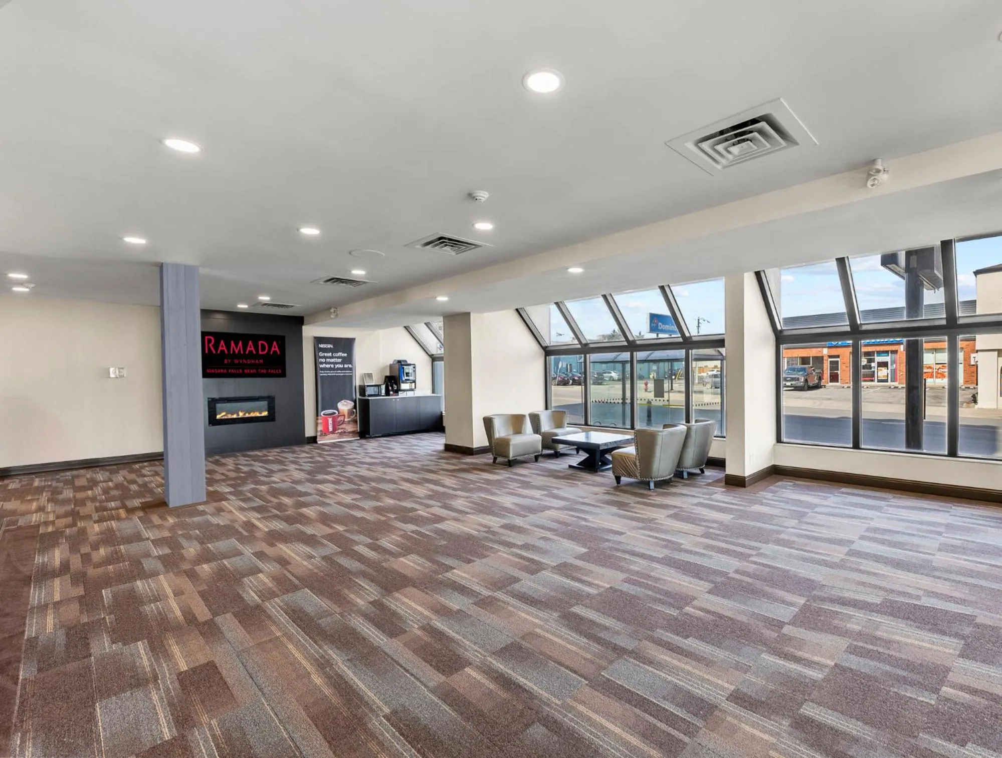 Coffee/tea facilities in Ramada By Wyndham Niagara Falls near the Falls