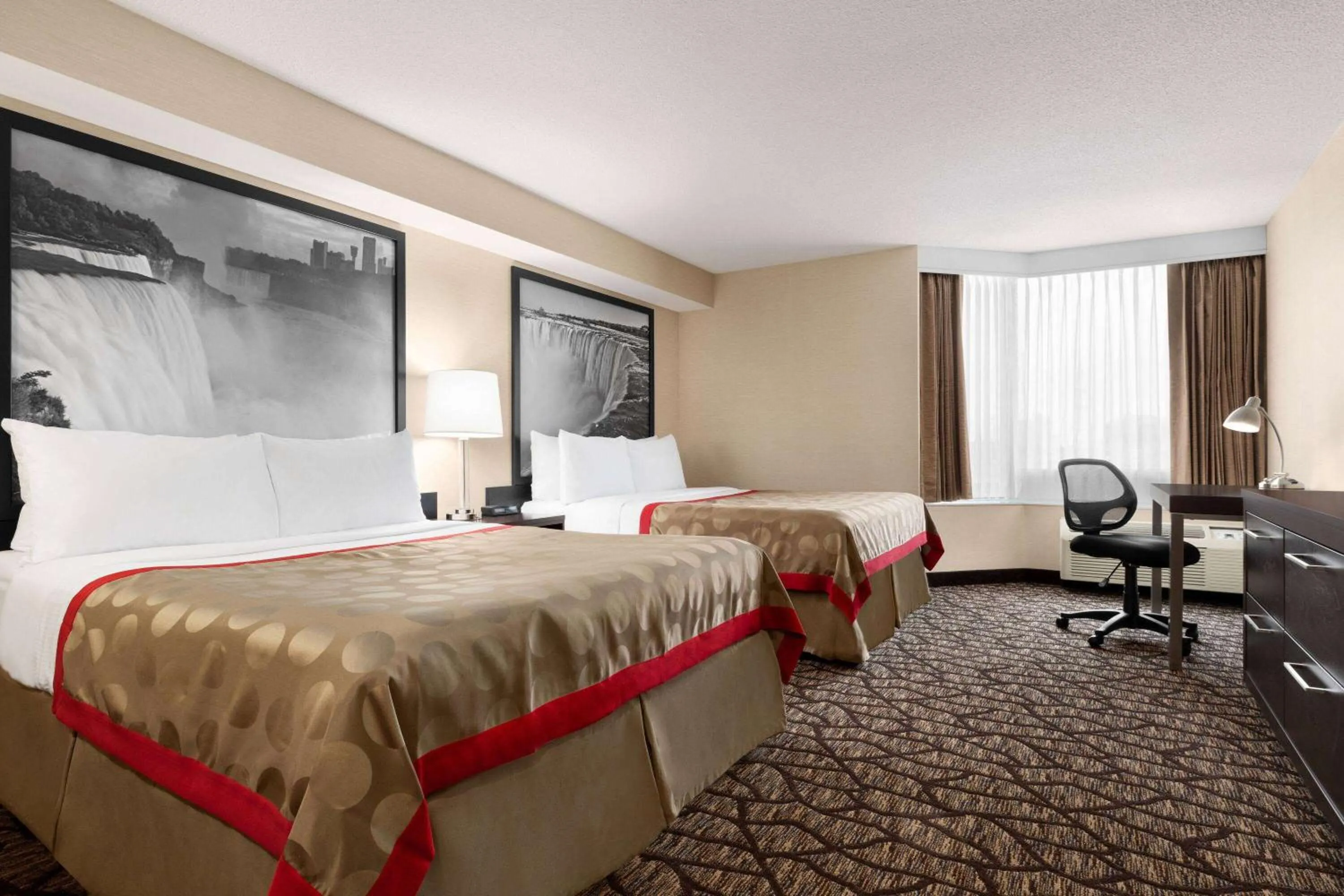 Photo of the whole room, Bed in Ramada By Wyndham Niagara Falls near the Falls