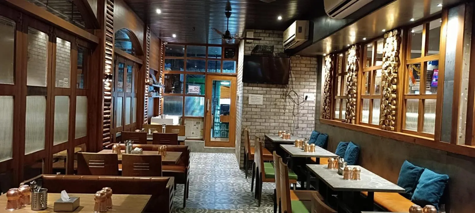 Restaurant/places to eat in SriKrishna Paradise Hotel Thane Navi Mumbai