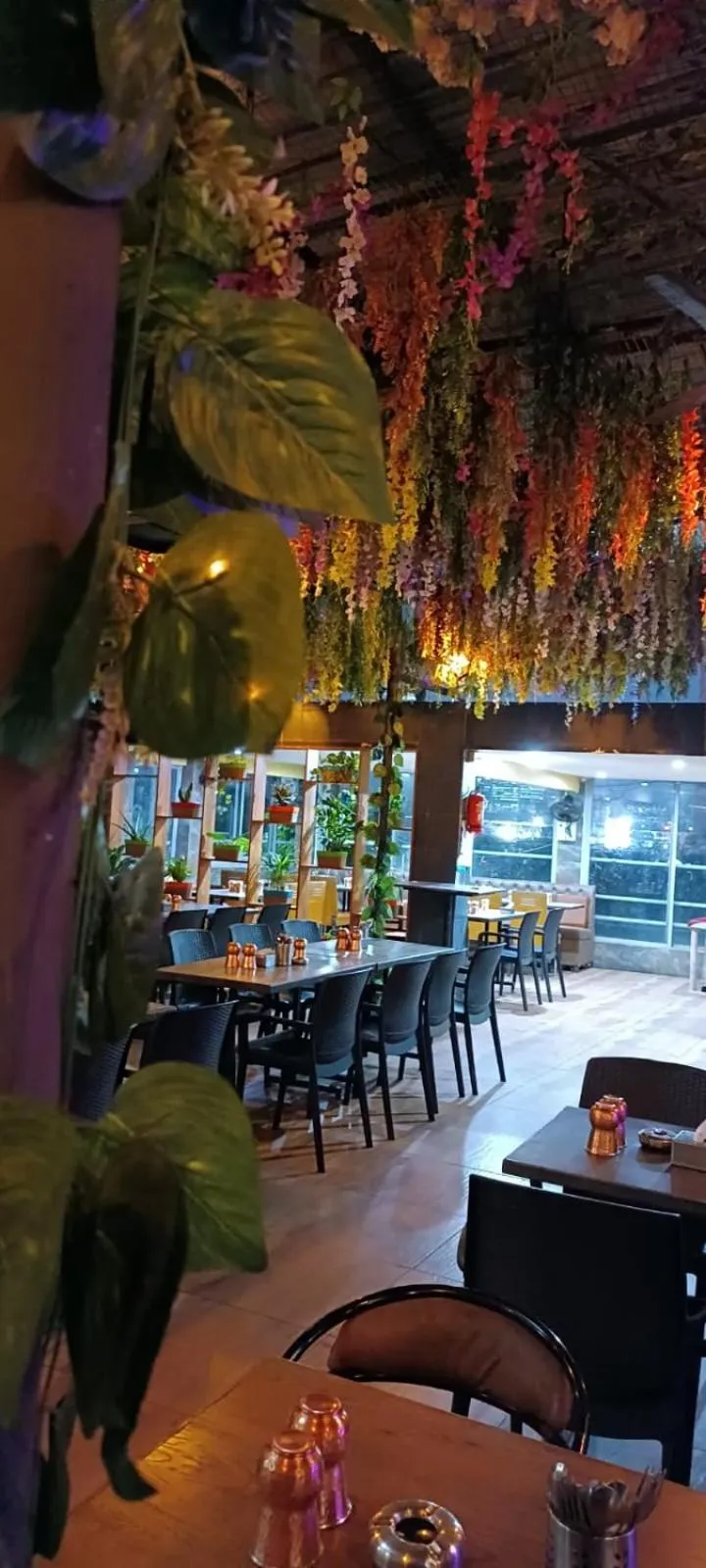 Restaurant/places to eat in SriKrishna Paradise Hotel Thane Navi Mumbai