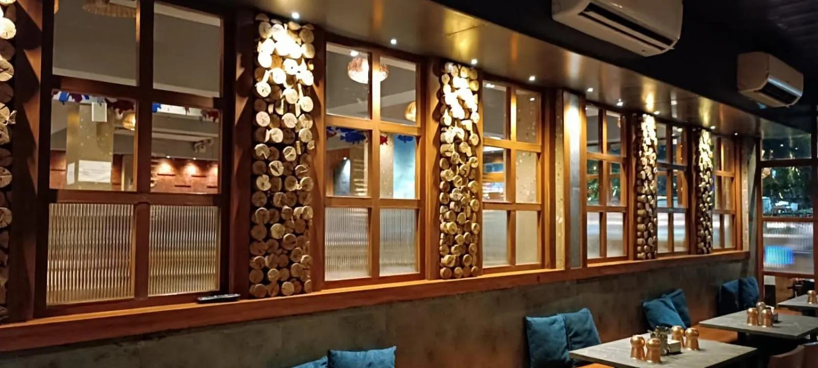 Restaurant/places to eat in SriKrishna Paradise Hotel Thane Navi Mumbai