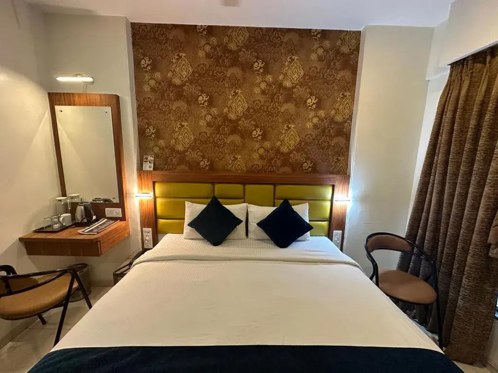 Deluxe Double or Twin Room - single occupancy in SriKrishna Paradise Hotel Thane Navi Mumbai Deluxe Double or Twin Room - single occupancy in SriKrishna Paradise Hotel Thane Navi Mumbai