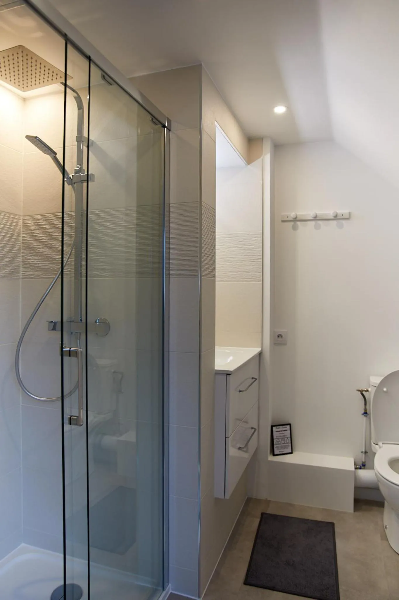 Shower in La Breizhidence