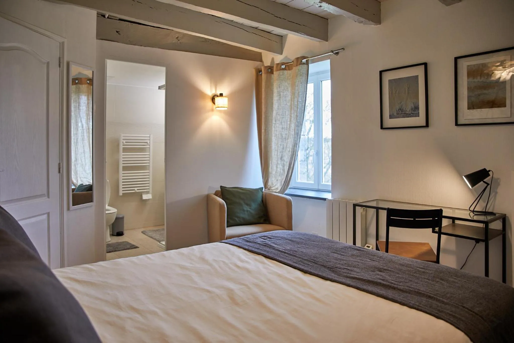 Photo of the whole room, Bed in La Breizhidence
