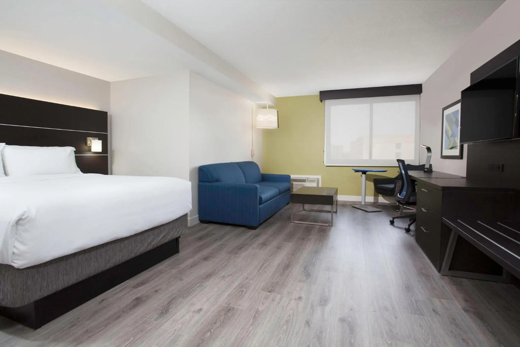 Photo of the whole room, Bed in Holiday Inn Express & Suites Mississauga-Toronto Southwest by IHG
