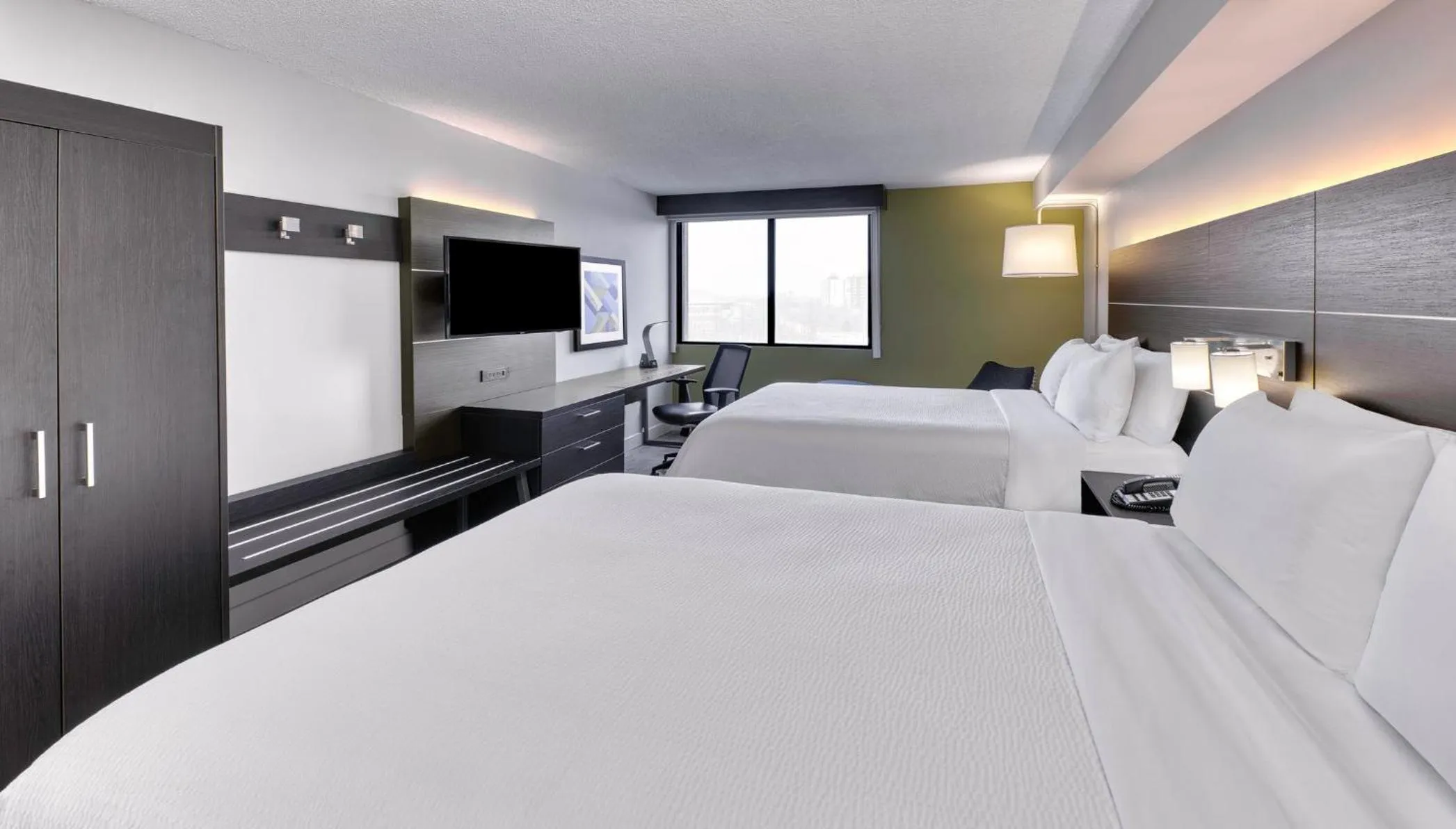 Photo of the whole room, Bed in Holiday Inn Express & Suites Mississauga-Toronto Southwest by IHG