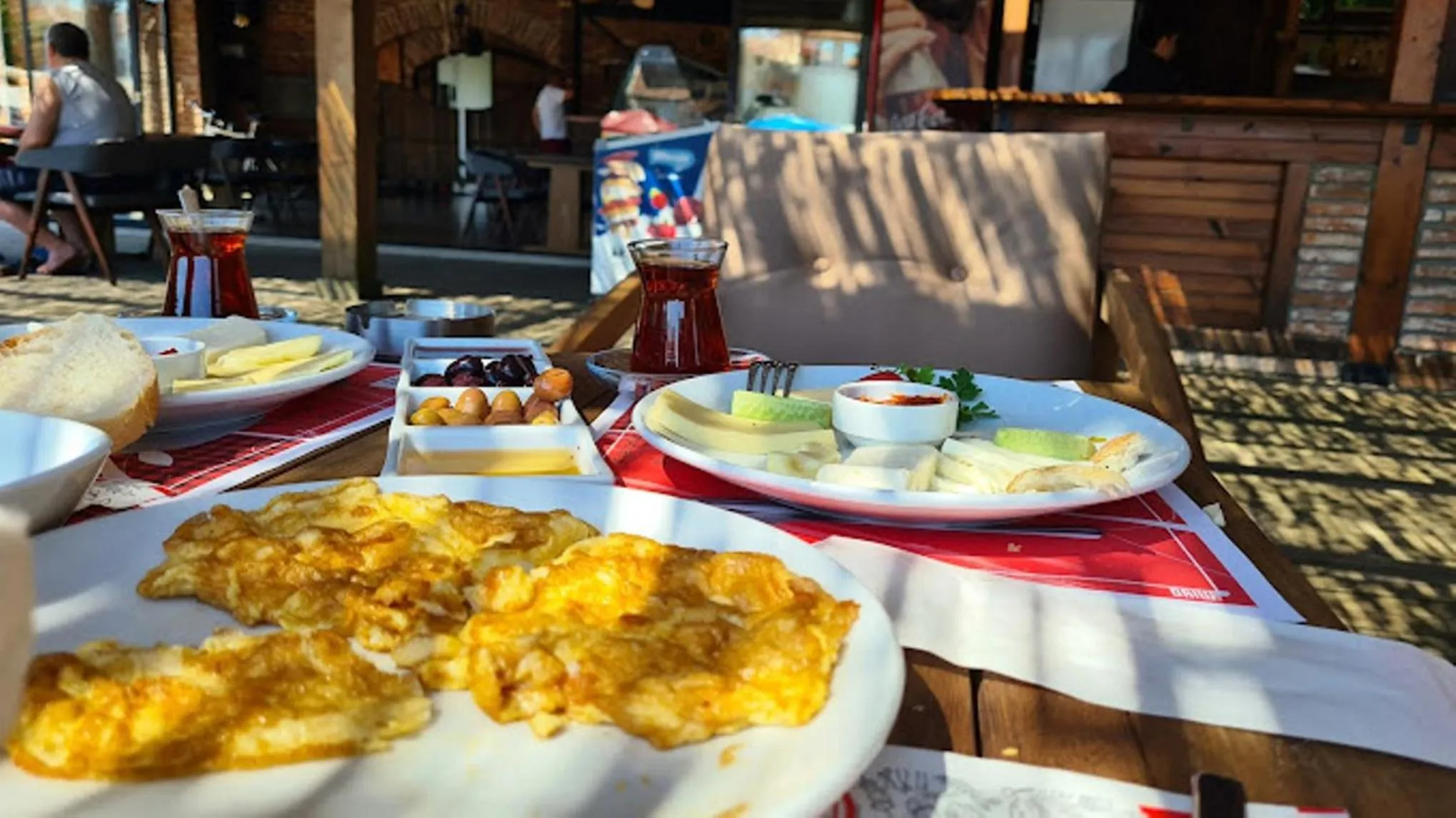 Breakfast in Ceneviz Suit Hotel