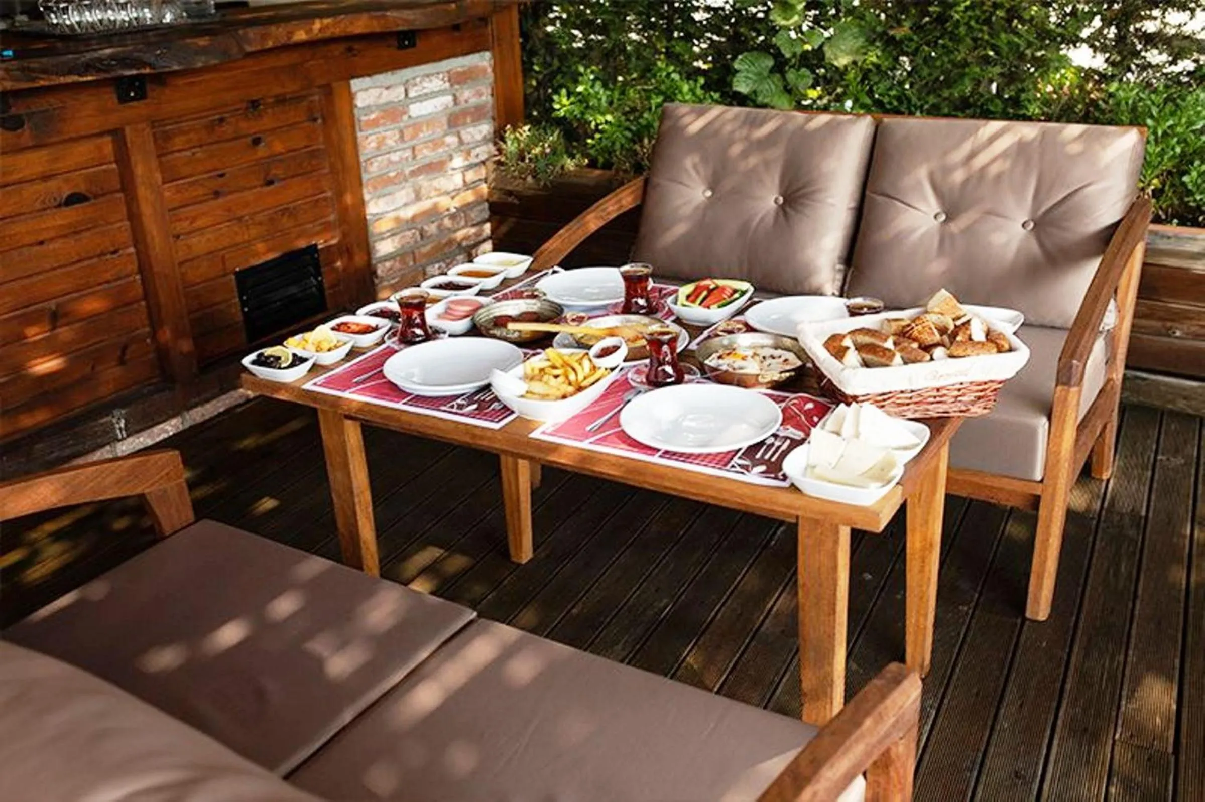 Breakfast in Ceneviz Suit Hotel